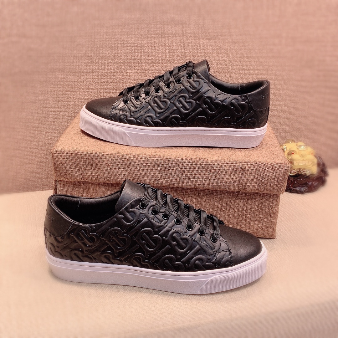 Burberry Perforated Check Sneaker 26 - vstockx