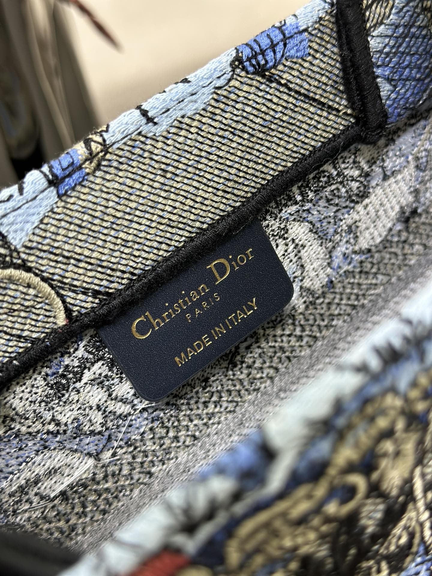 Handbag Dior M1286 size 26.5 x 21 x 14 cm - vstockx