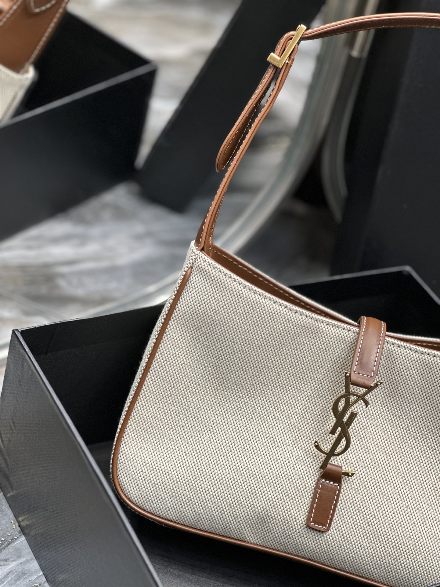 Handbags SAINT LAURENT 657228 size 25X14X6 cm - vstockx