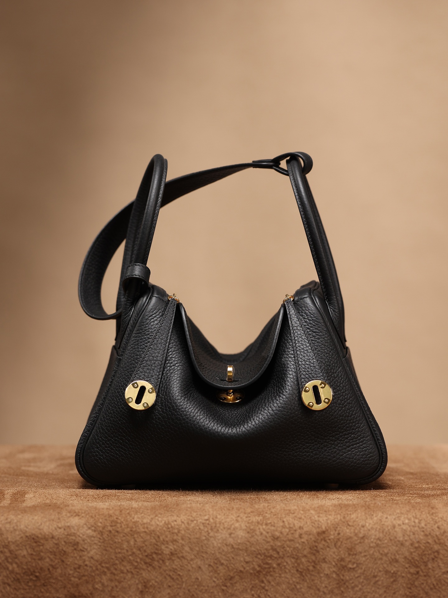 Handbags Hermes Lindy size:26x 18x14 cm - vstockx