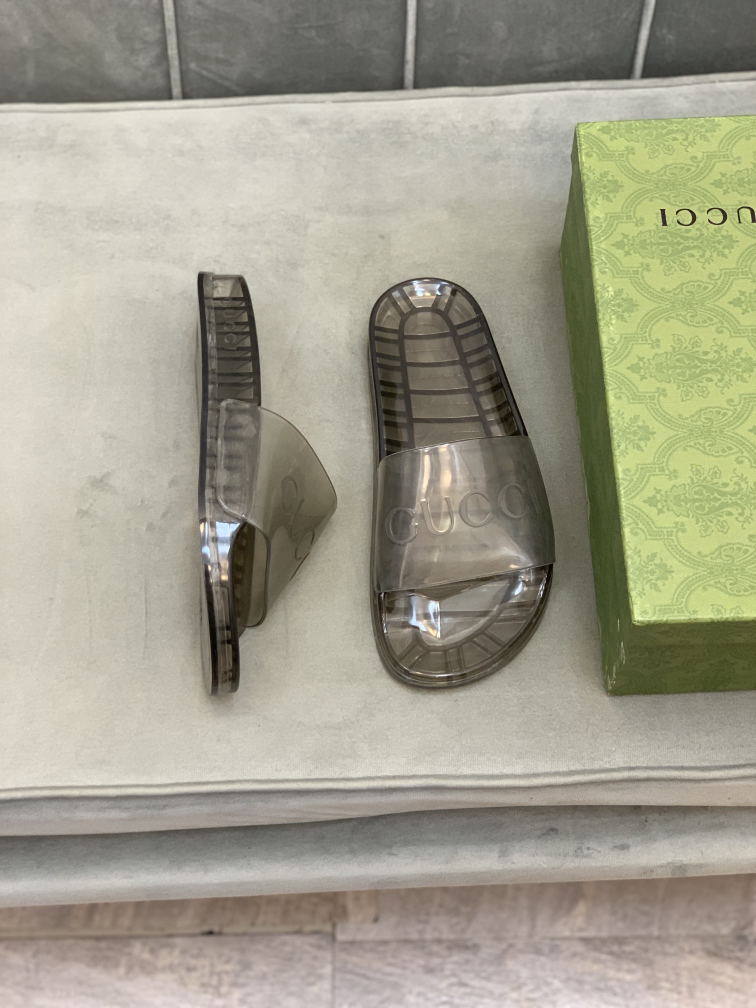 Gucci Slippers 2 - vstockx