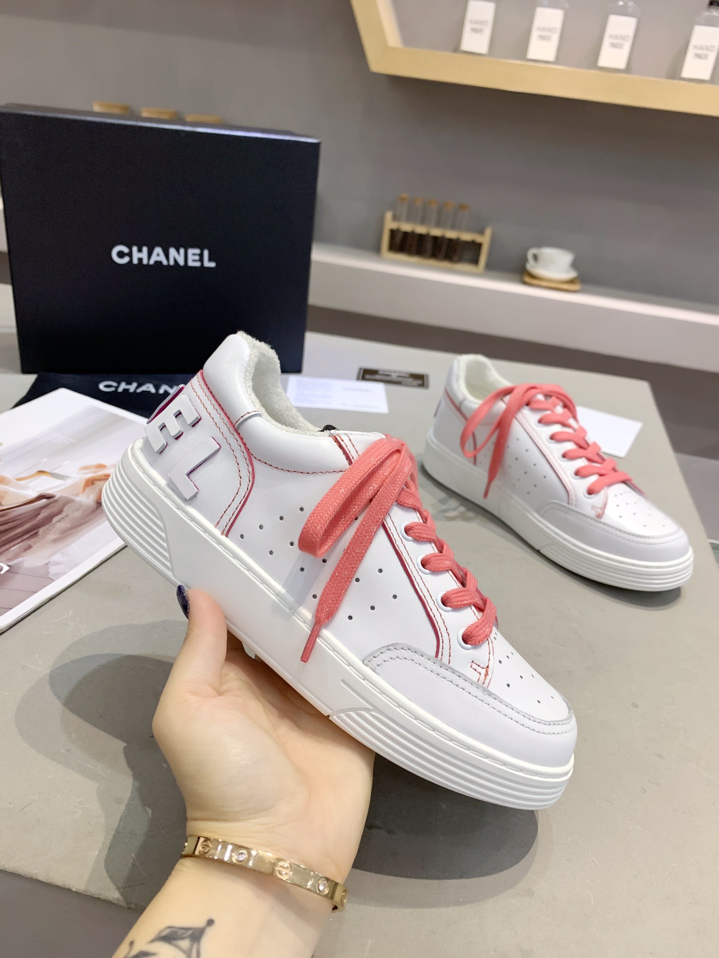 Chanel Low Top Sneaker 53 - vstockx