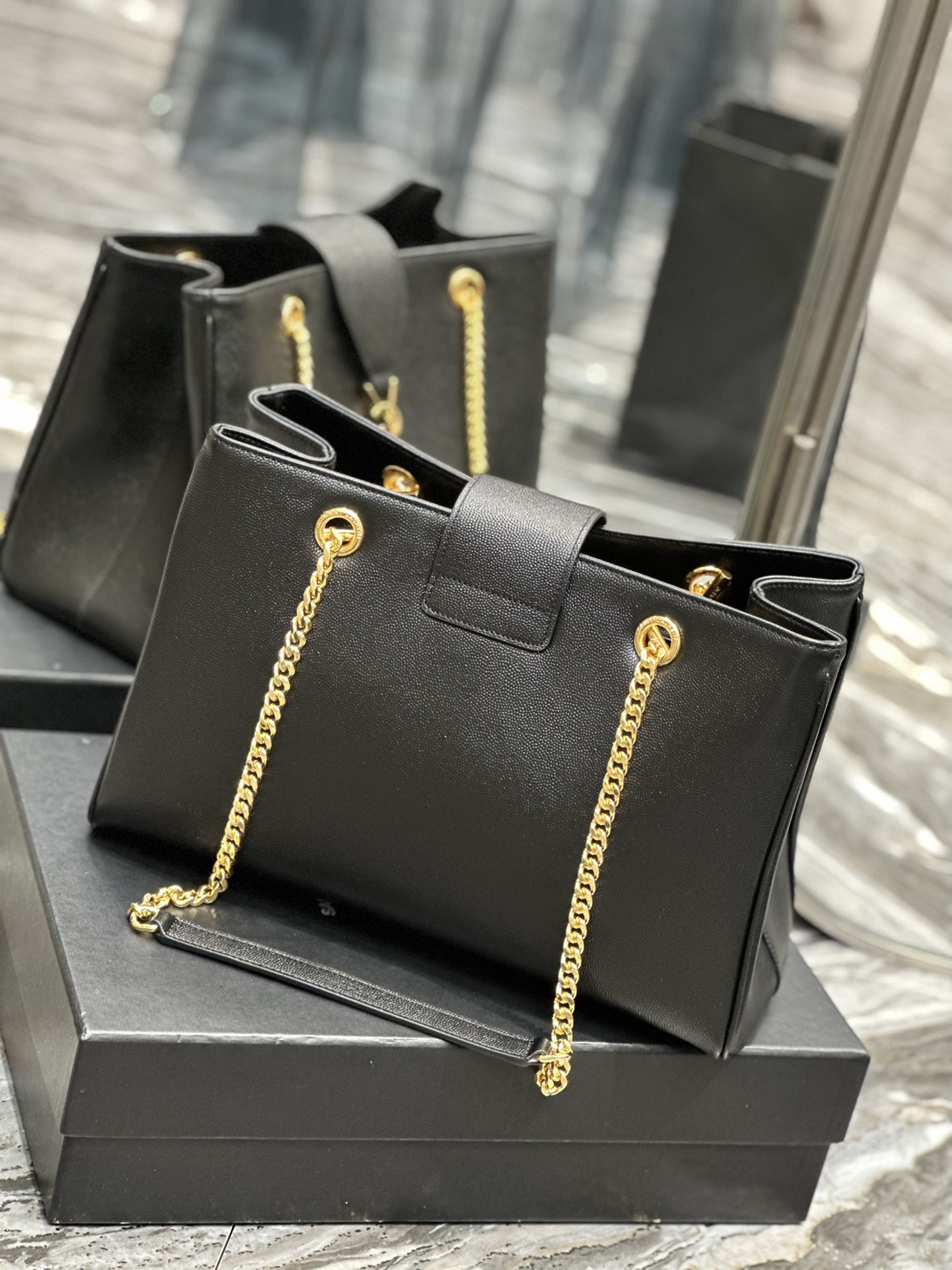 Handbags SAINT LAURENT 668900 size 33  22  15 cm - vstockx