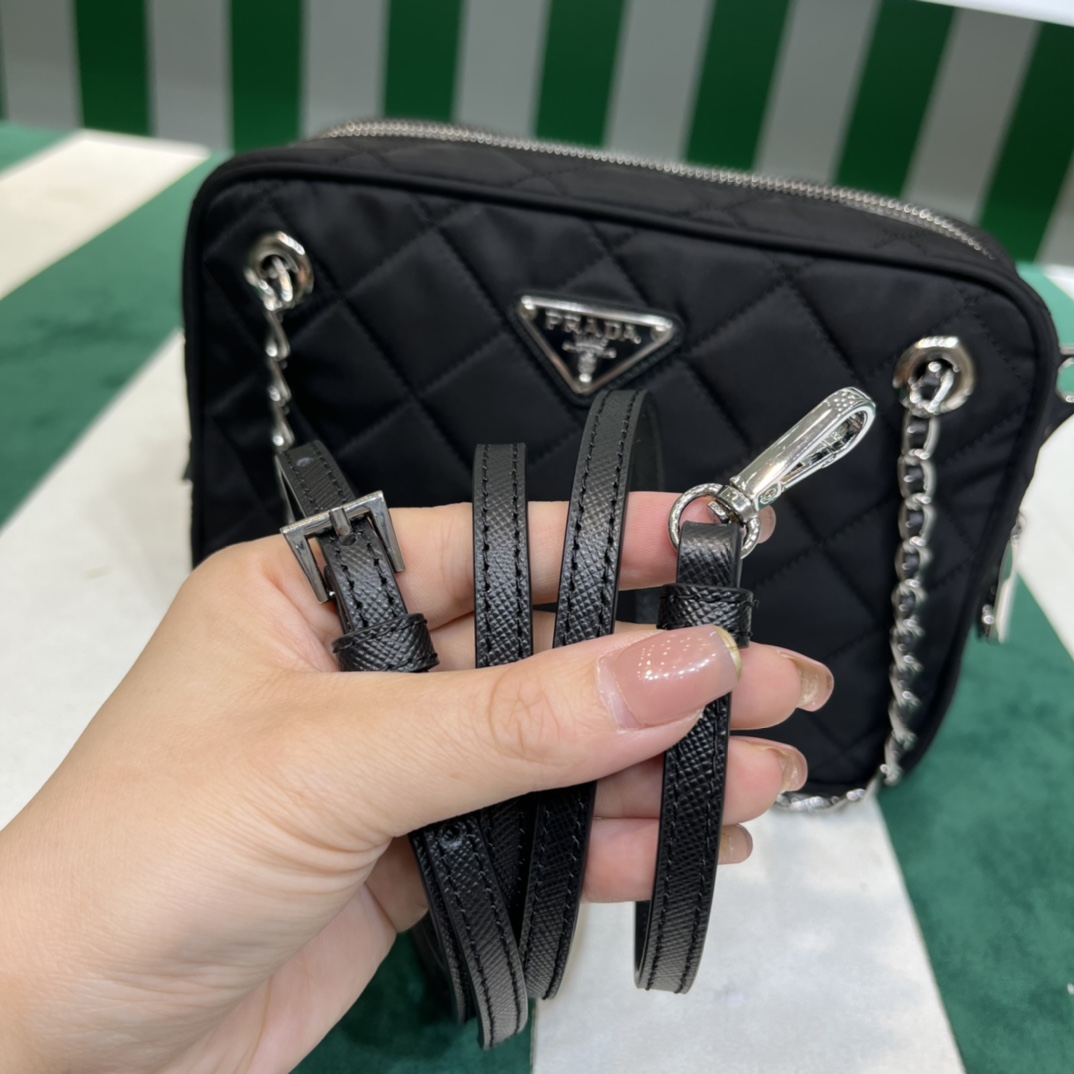 Handbags Handbags Prada 1BH910 size:21.5*15*6 cm - vstockx
