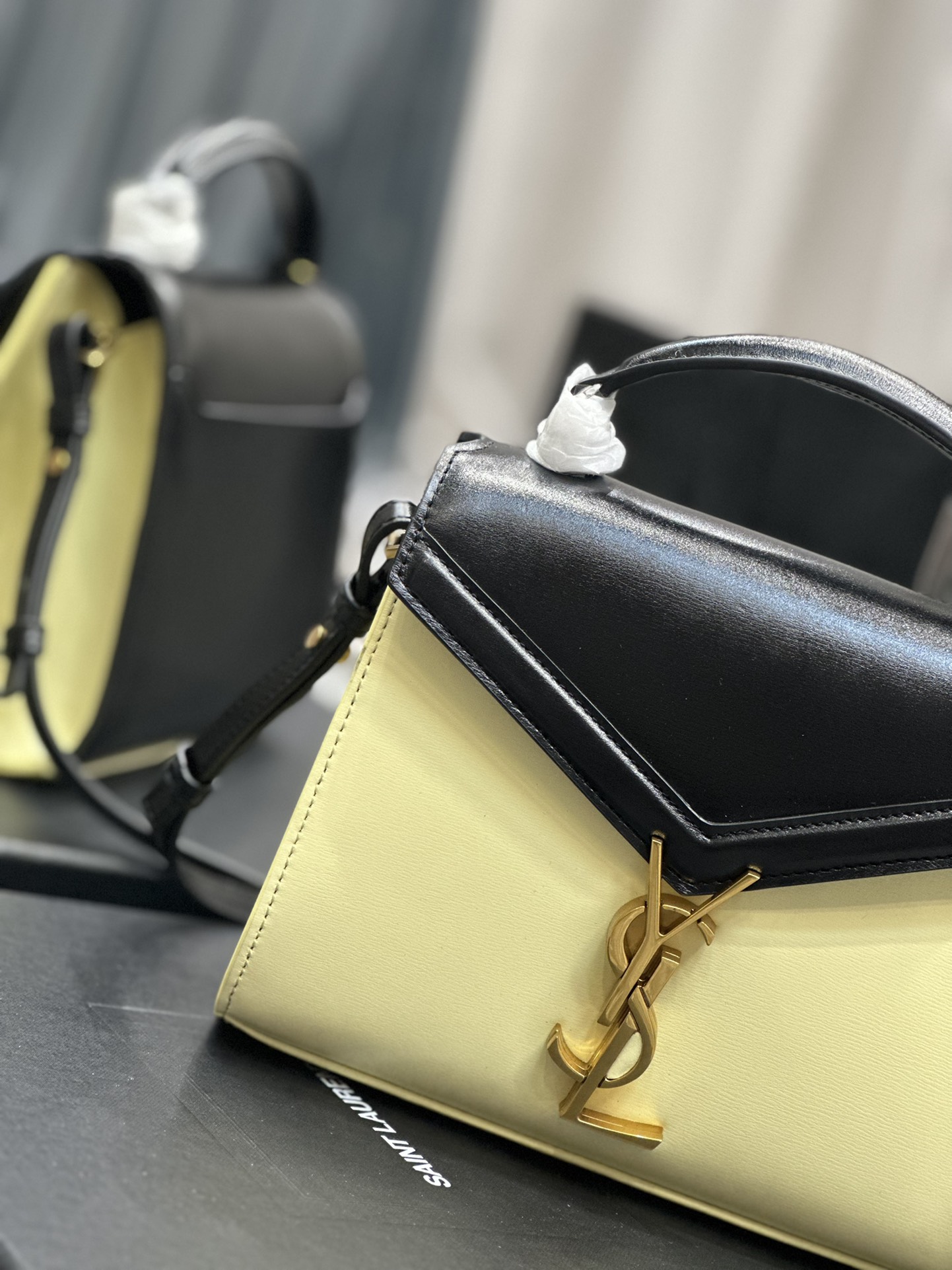 Handbags SAINT LAURENT 602716 size 20  16  7.5 cm - vstockx
