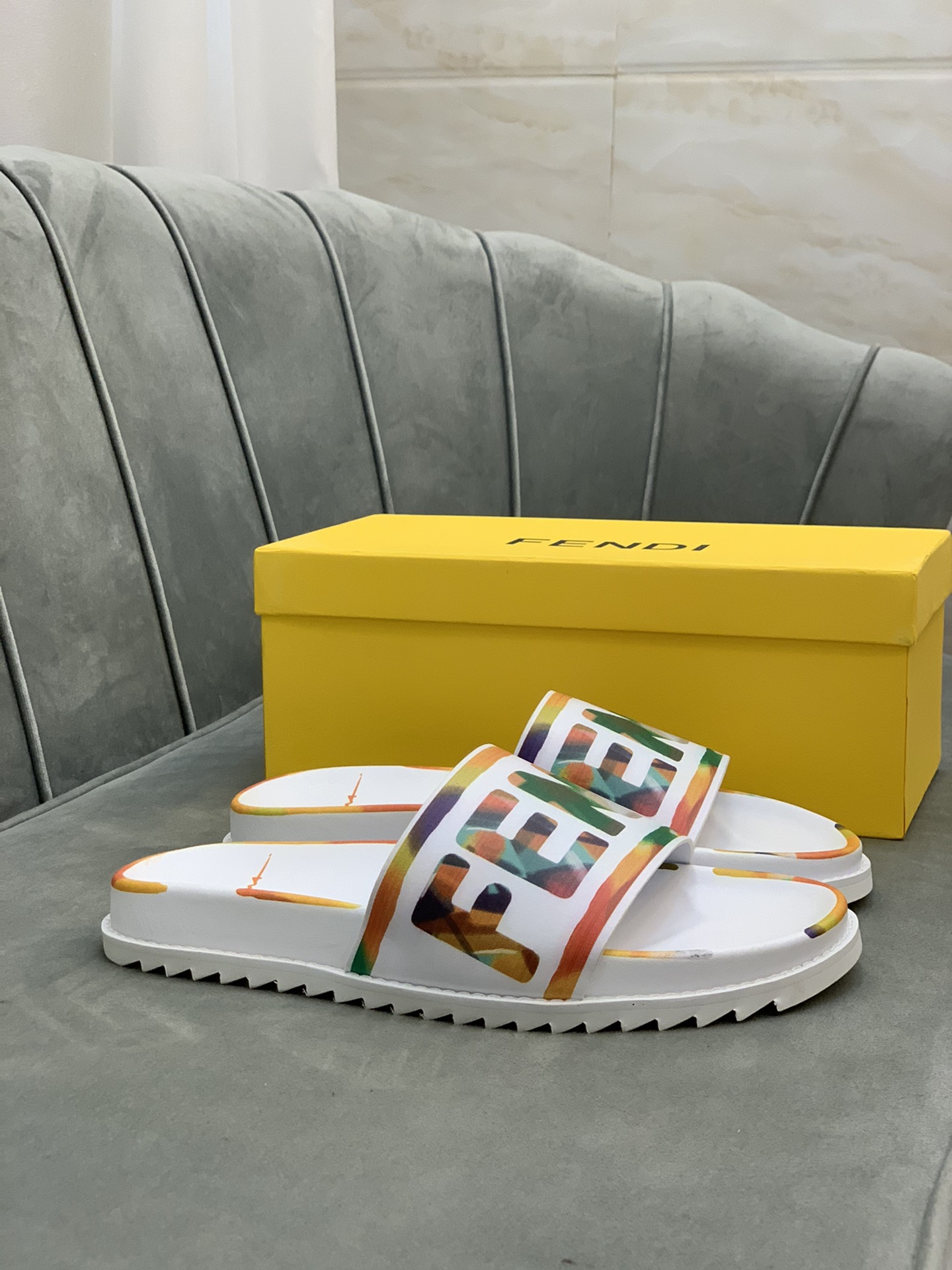 Fendi Slides 6 - vstockx