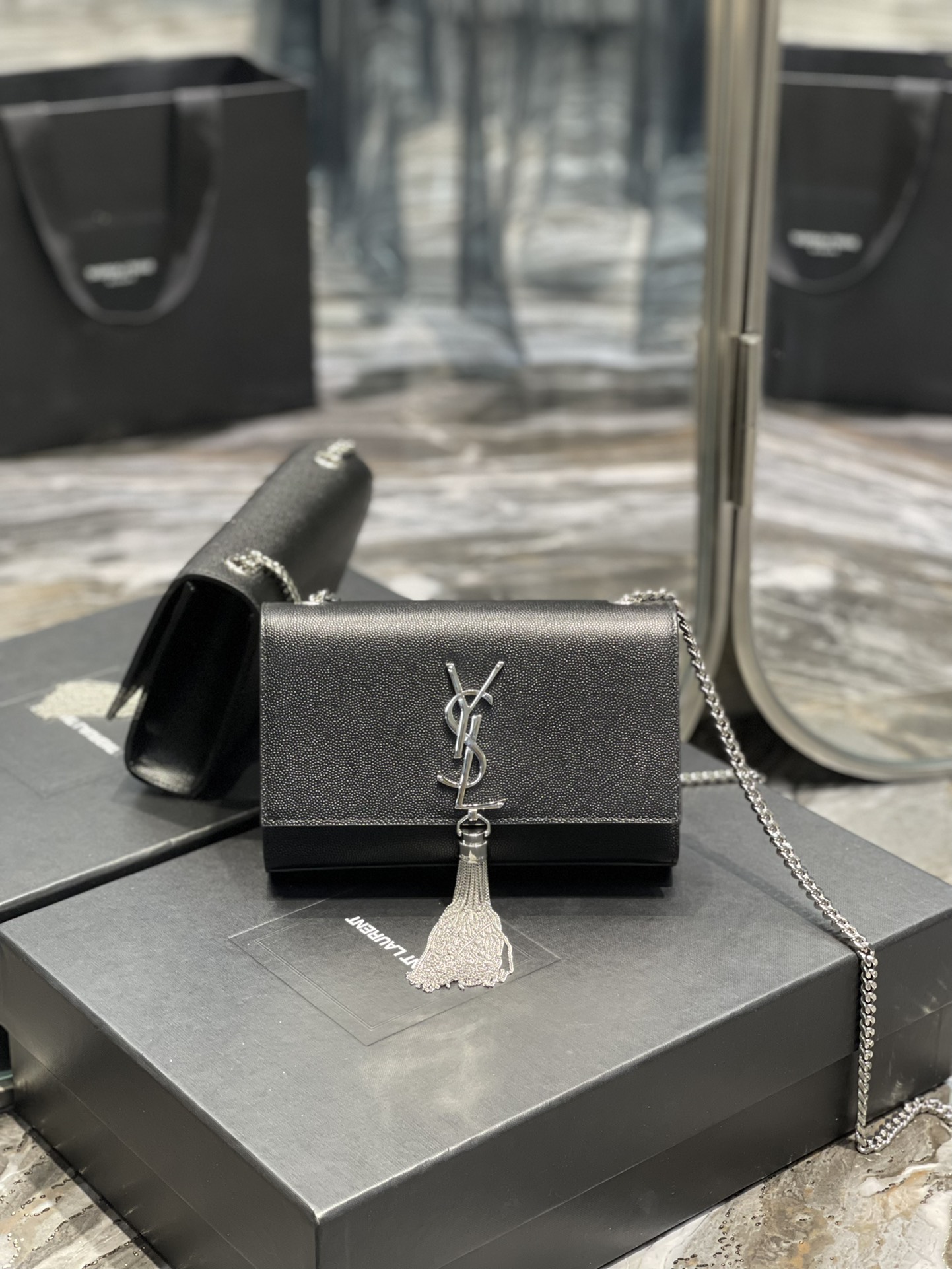 Handbags SAINT LAURENT 469390 size 20x13.5x5.5 cm - vstockx