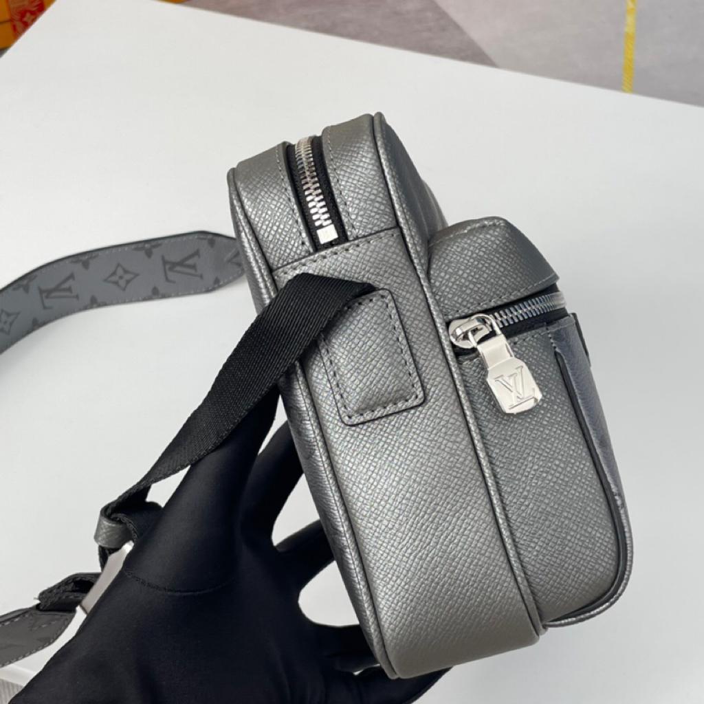 Handbag Louis Vuitton M30830 Outdoor Messenger size 26 x 20 x 10.5 cm - vstockx