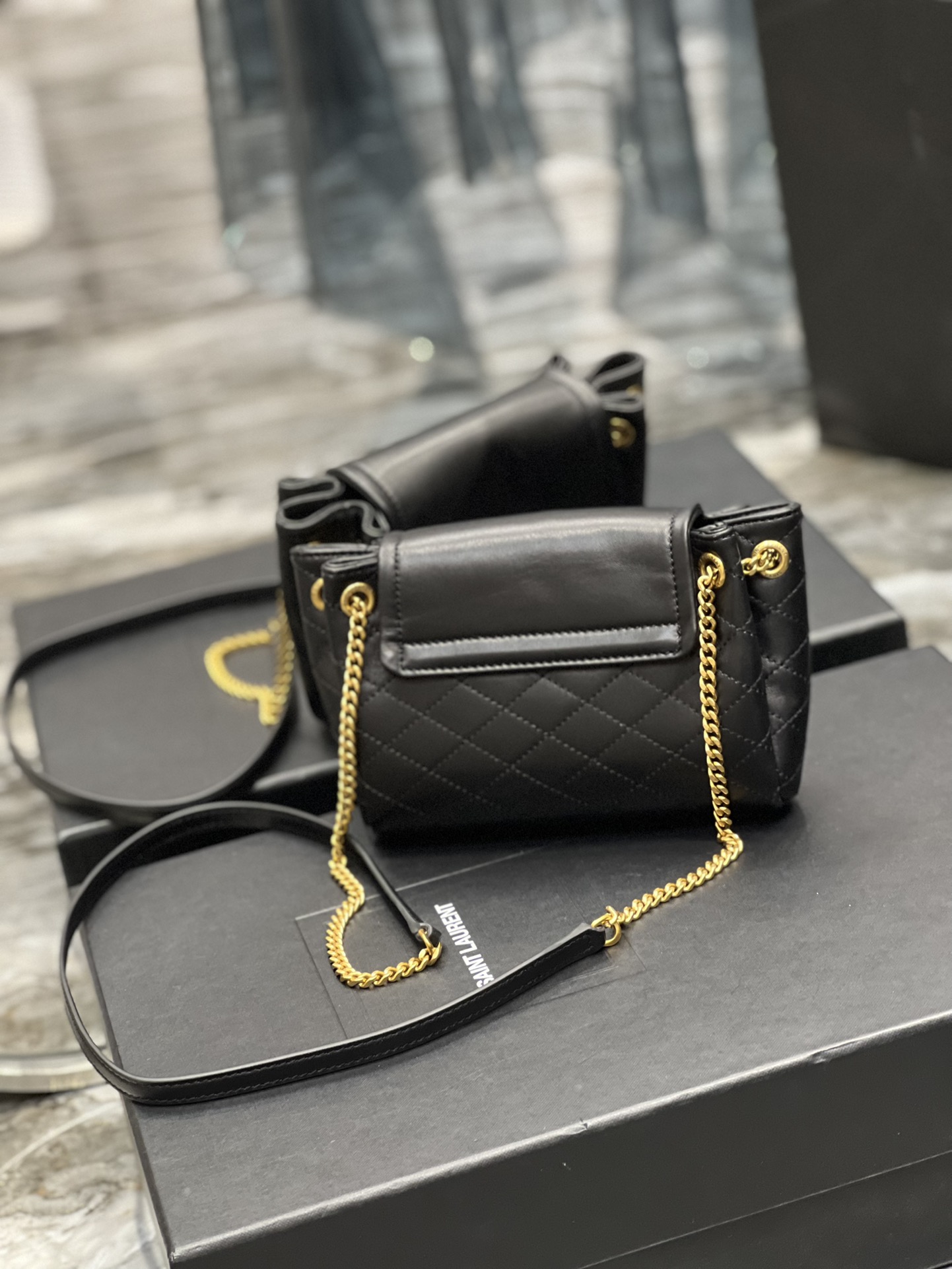 Handbags SAINT LAURENT 672738 size 18x13x6 cm - vstockx