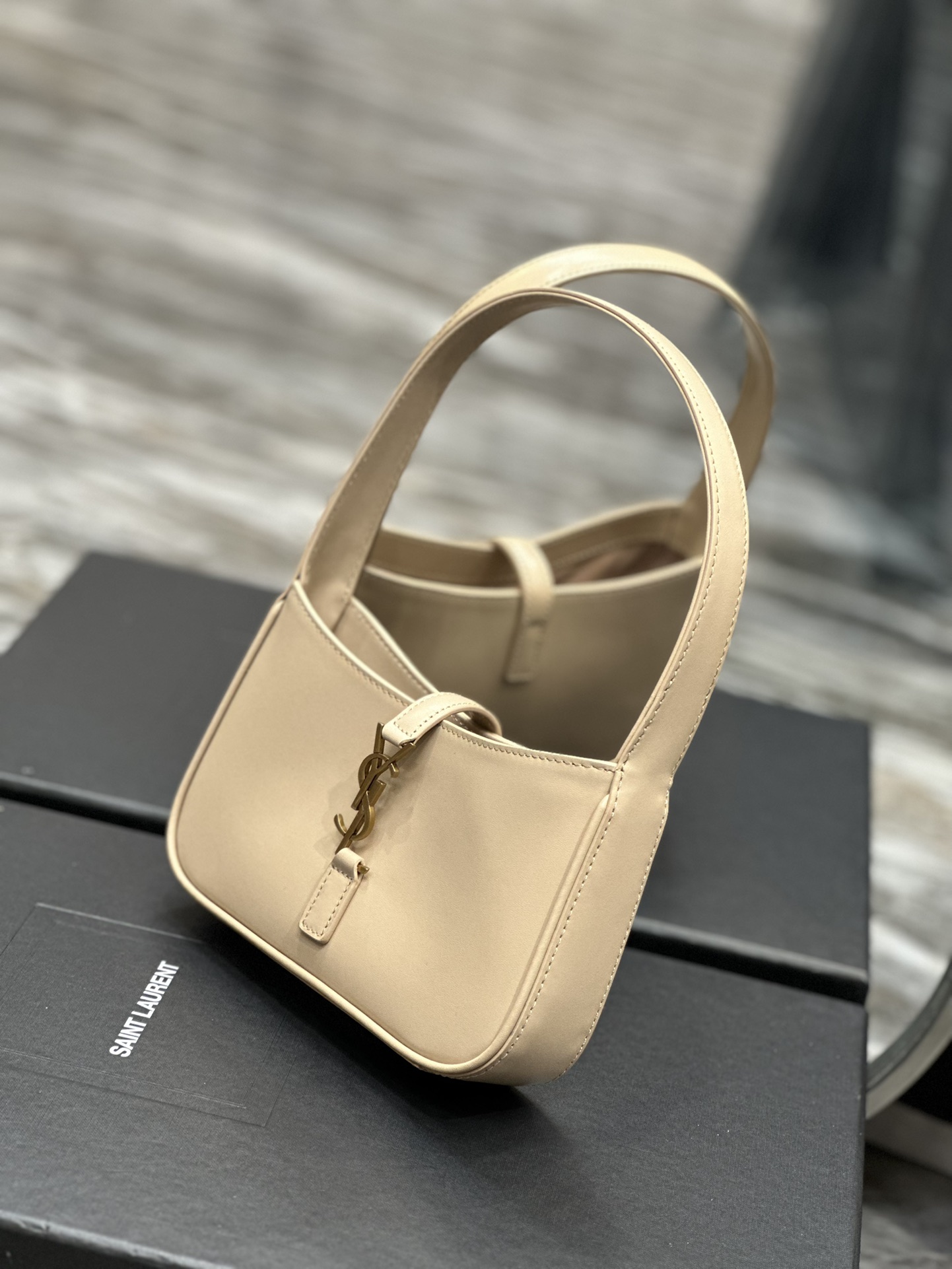 Handbags SAINT LAURENT 710310 size 19x11.5x4.5 cm - vstockx