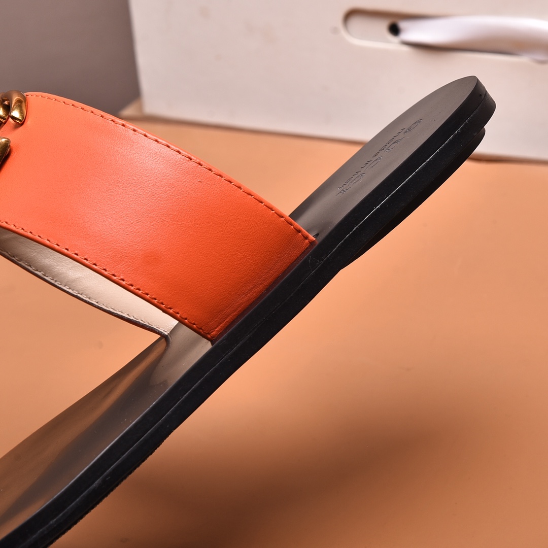 Gucci Slippers 4 - vstockx