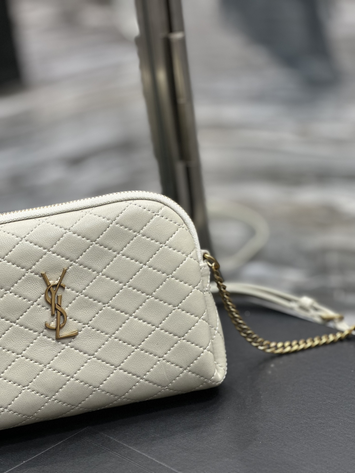 Handbags SAINT LAURENT 733667 size 19x3x3.5 cm - vstockx
