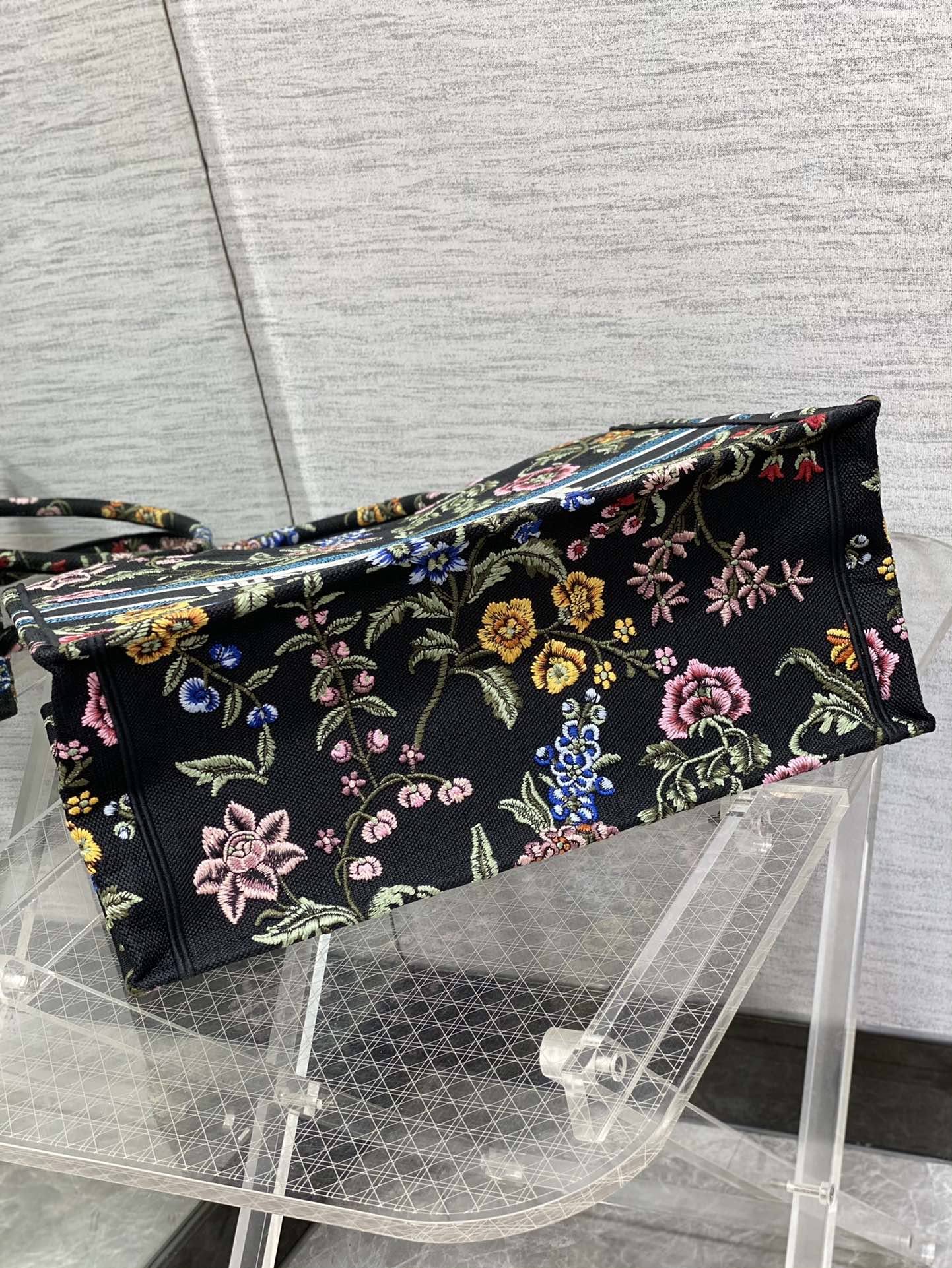 Handbag Dior 8001 size 42*18*35 cm - vstockx