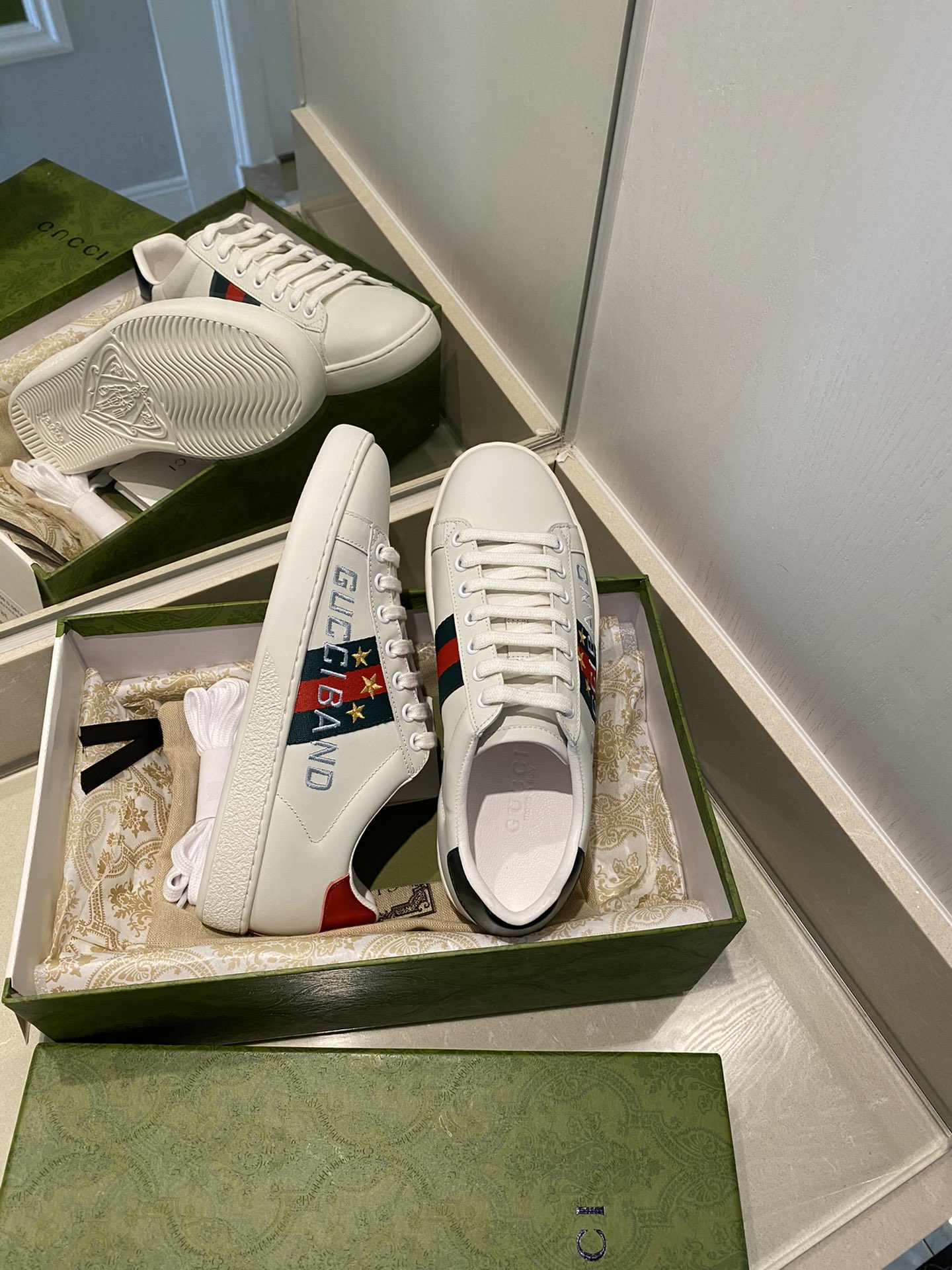 Gucci Women's Ace sneaker with bee sneaker 4 - vstockx