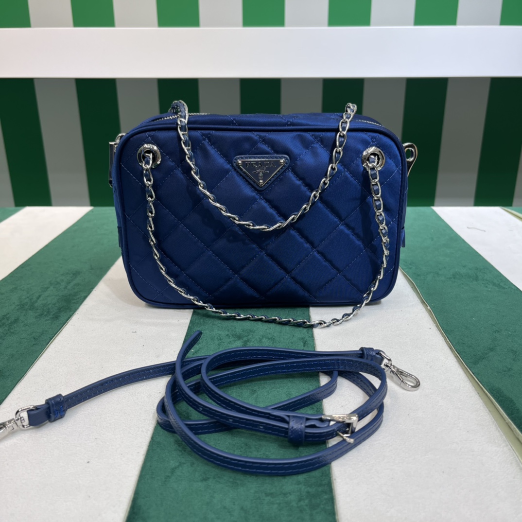 Handbags Prada 1BH910 size:21.5*15*6 cm - vstockx