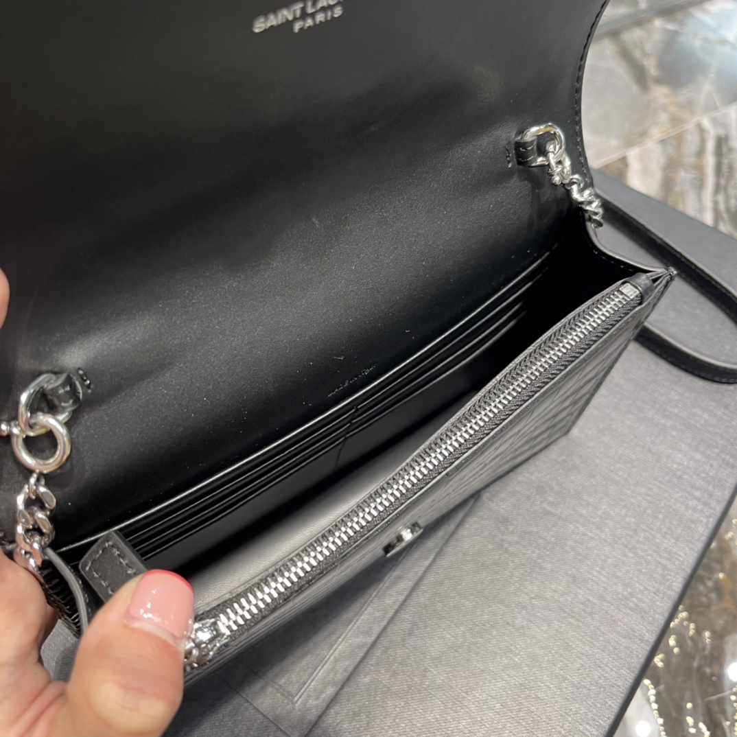 Handbags SAINT LAURENT 452159 size 19x12.5x4 cm - vstockx