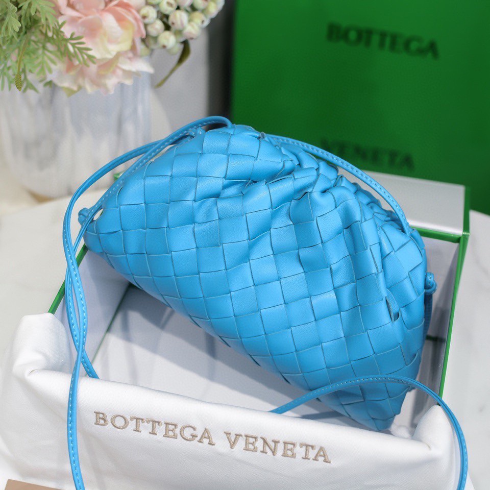 handbags Bottega Veneta The pouch size:23*13*8 - vstockx