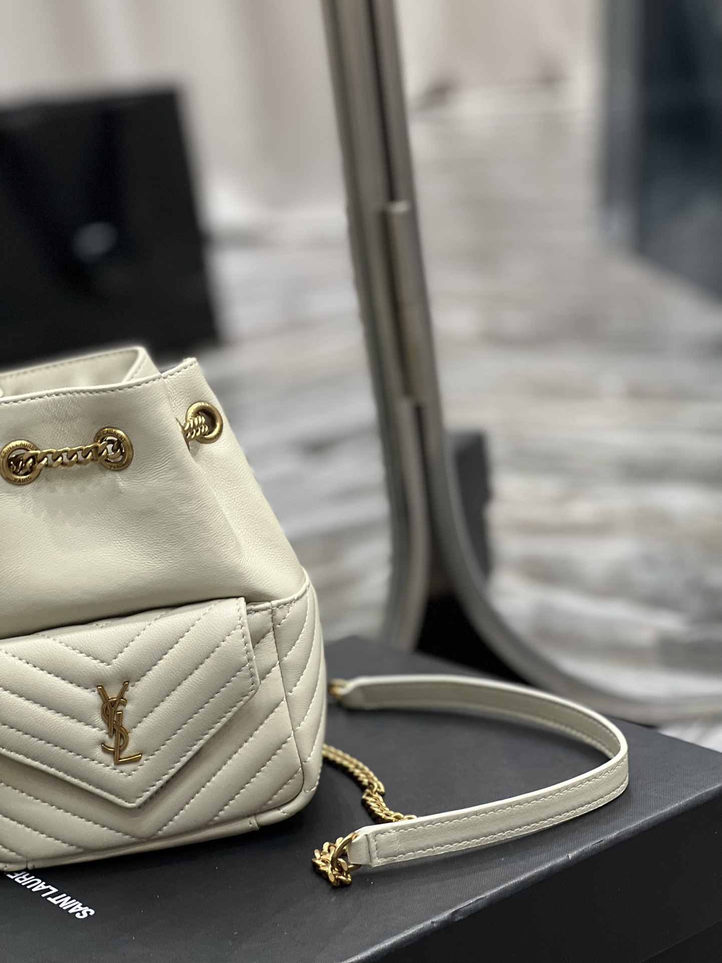 Handbags SAINT LAURENT 631052 size 19x13x13 cm - vstockx