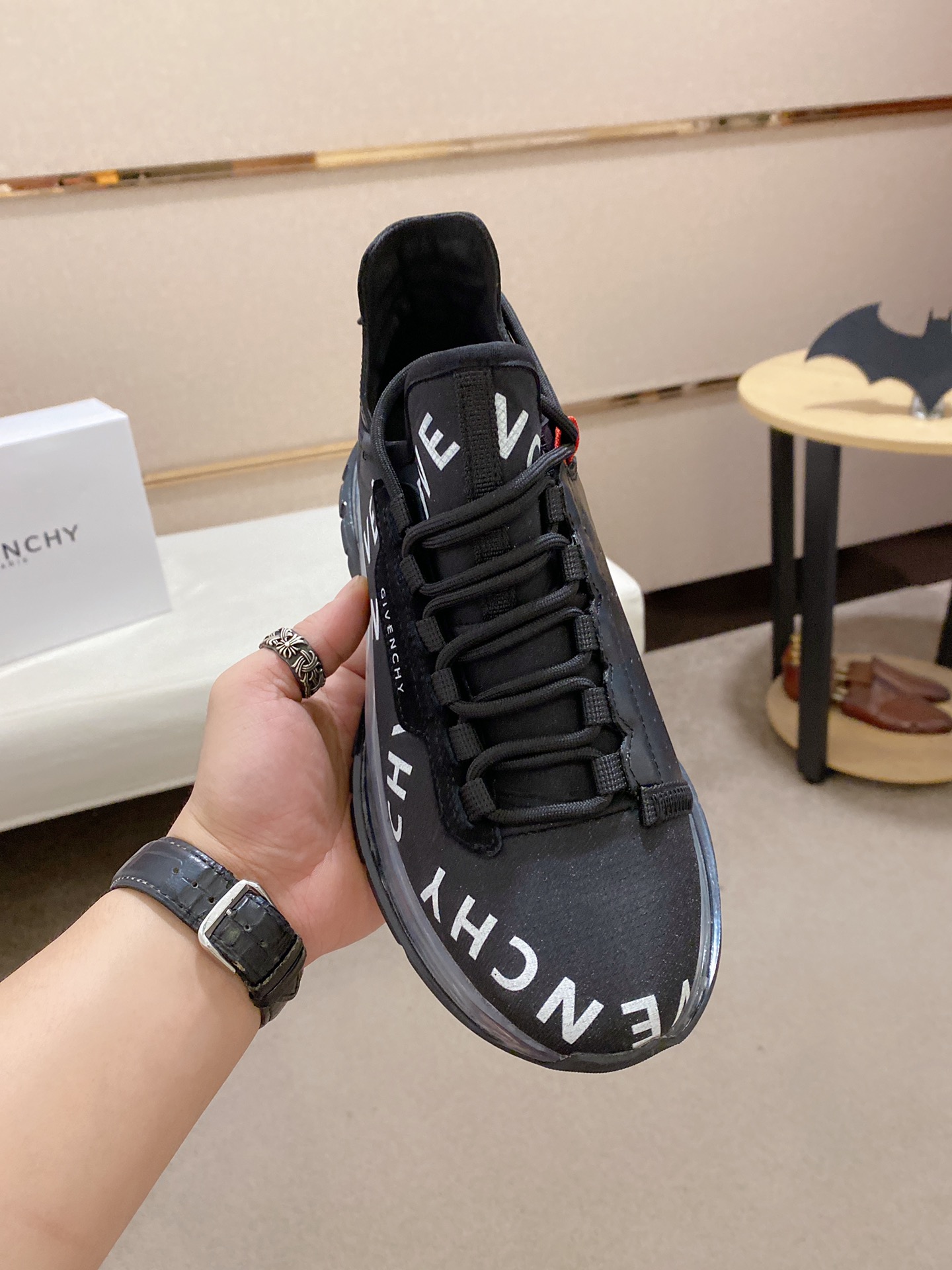 Givenchy Spectre Zip Sneakers 10 - vstockx