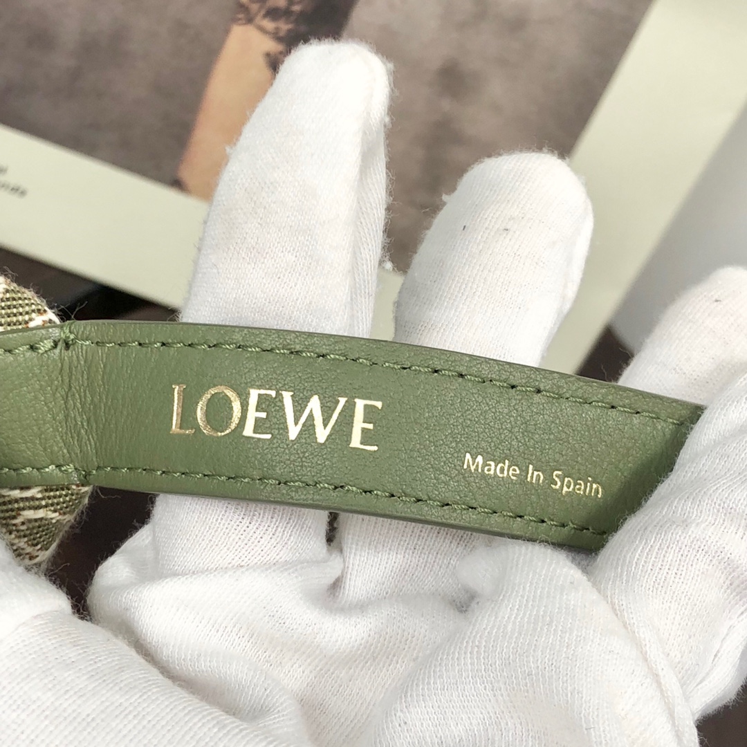 Handbags LOEWE  size:21-12-12.5 cm - vstockx