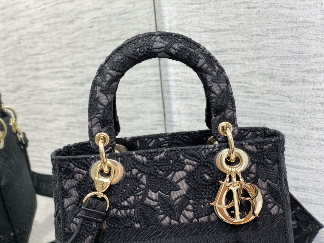 Handbag Dior size 24 cm - vstockx