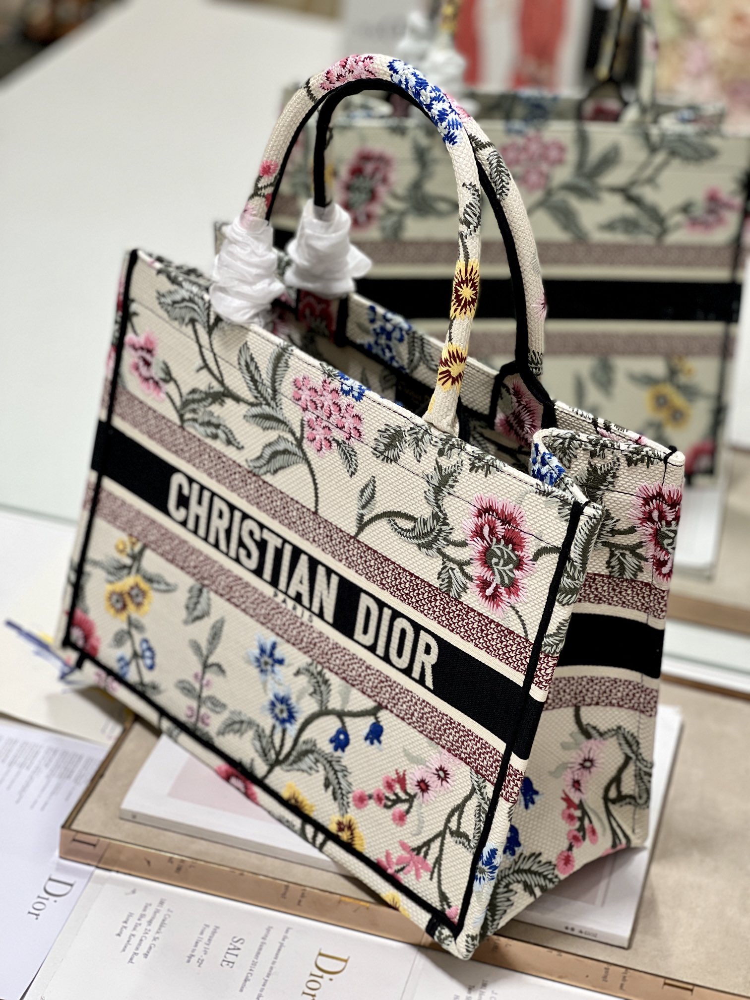 Handbag Dior 1286 size 36  28 cm - vstockx