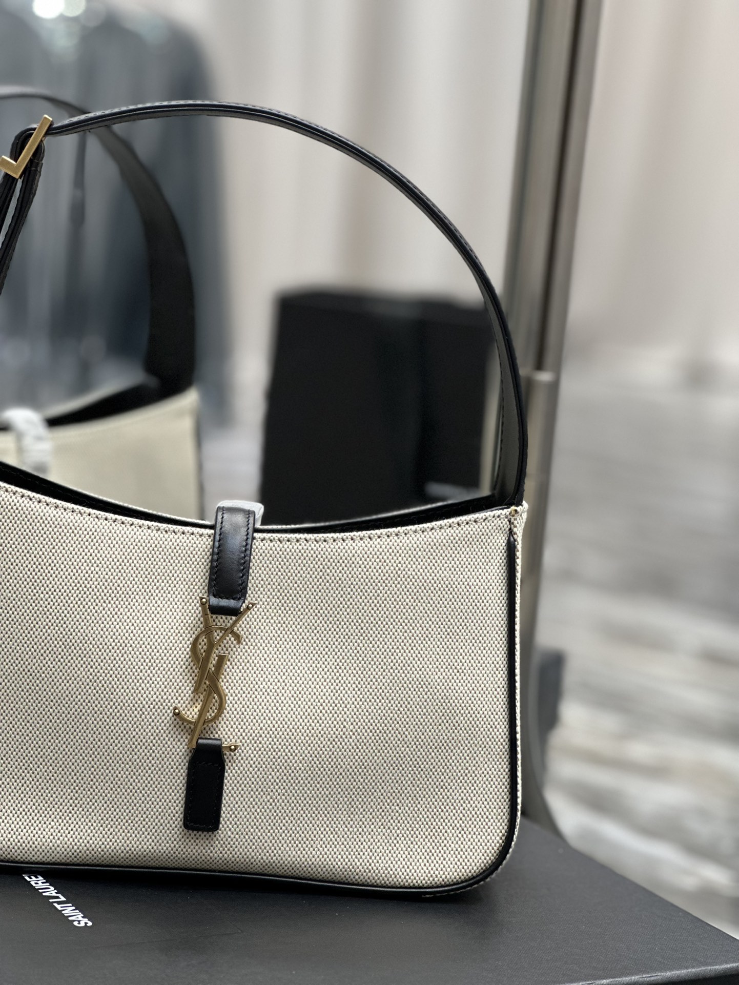 Handbags SAINT LAURENT 657228 size 25X14X6 cm - vstockx
