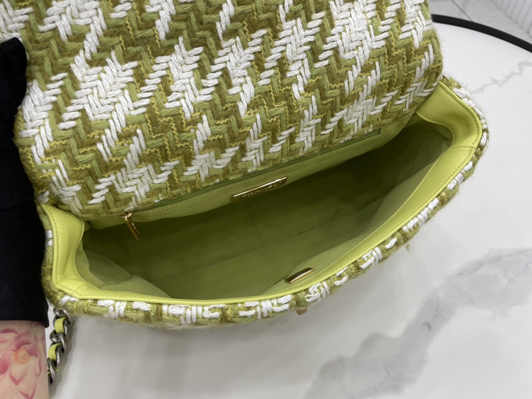 Handbag Chanel AS1161 size 30 cm - vstockx