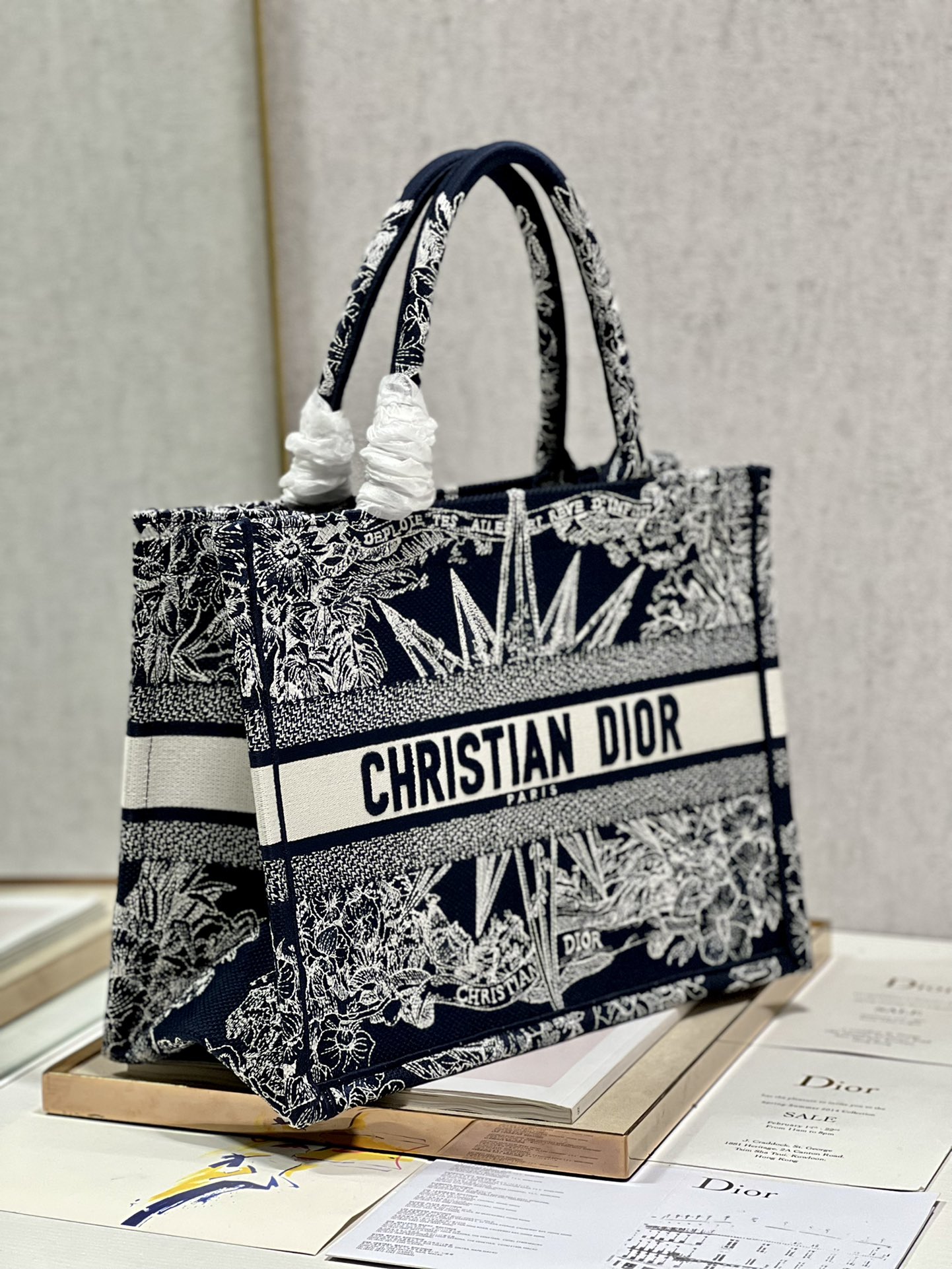 Handbag Dior 1286 size 36  28 cm - vstockx