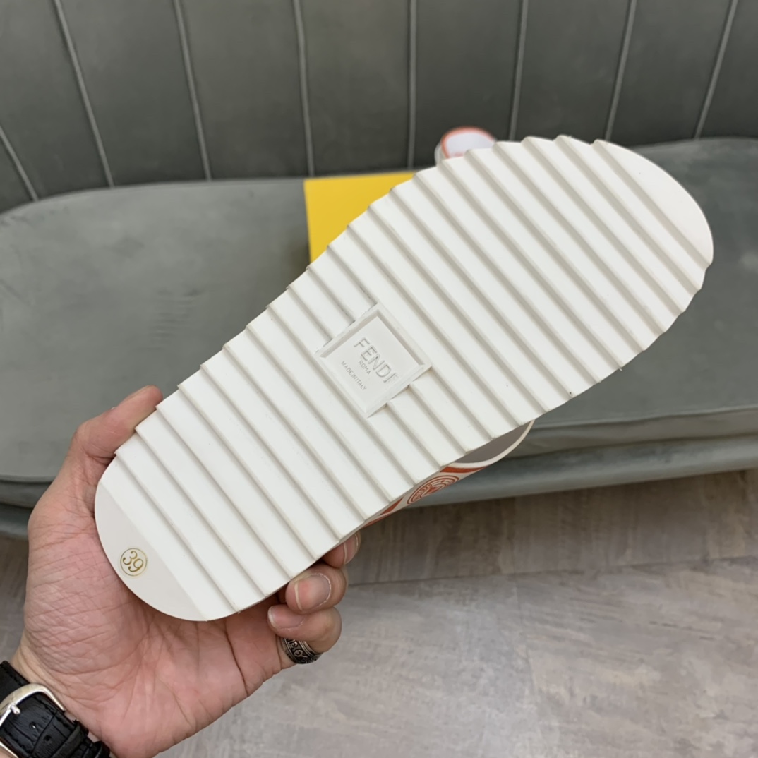 Fendi Slides 14 - vstockx