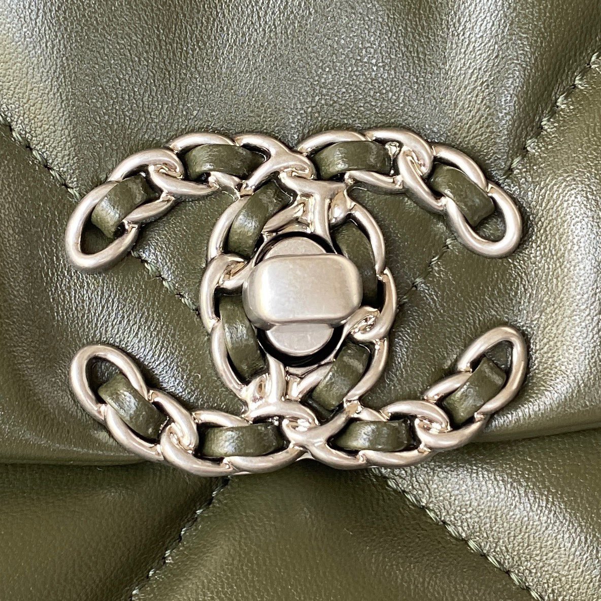 Handbag Chanel size 30 cm - vstockx