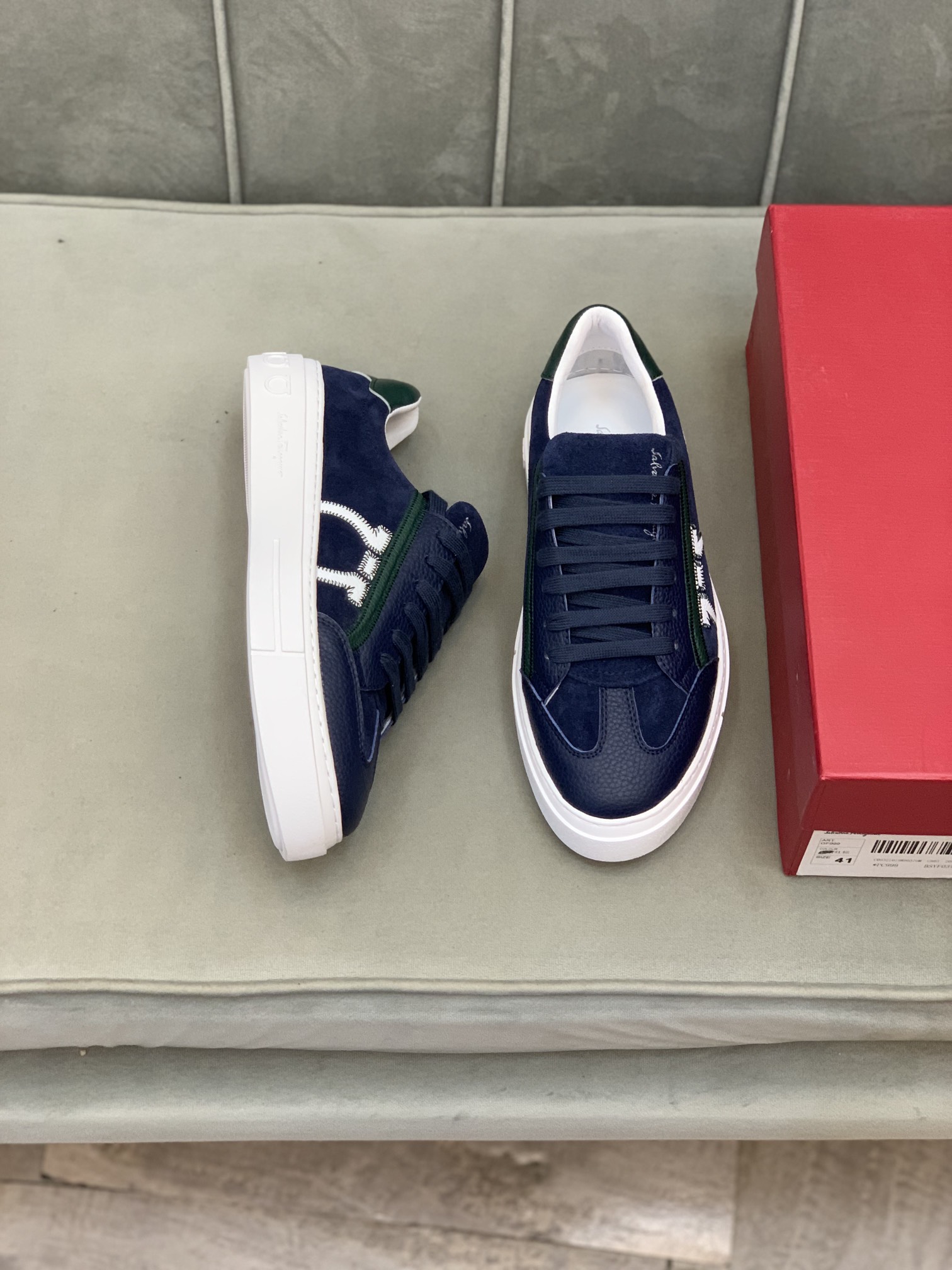Salvatore Ferragamo Gancini Sneaker 14 - vstockx