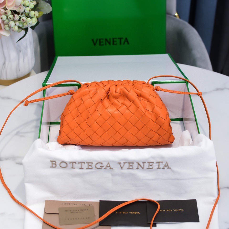 handbags Bottega Veneta The pouch size:23*13*8 - vstockx