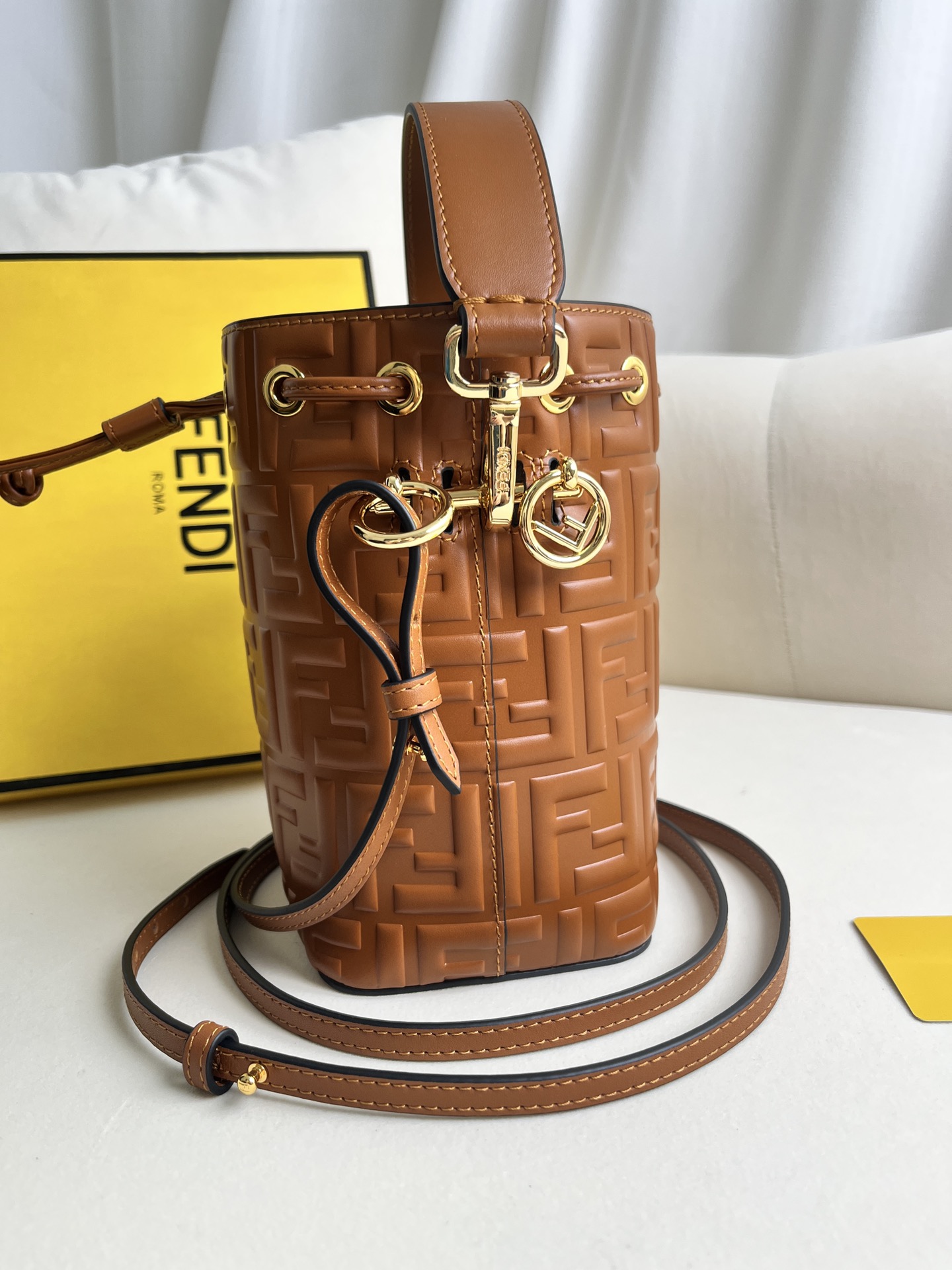 handbags FENDI 226 size:12*18*10cm - vstockx