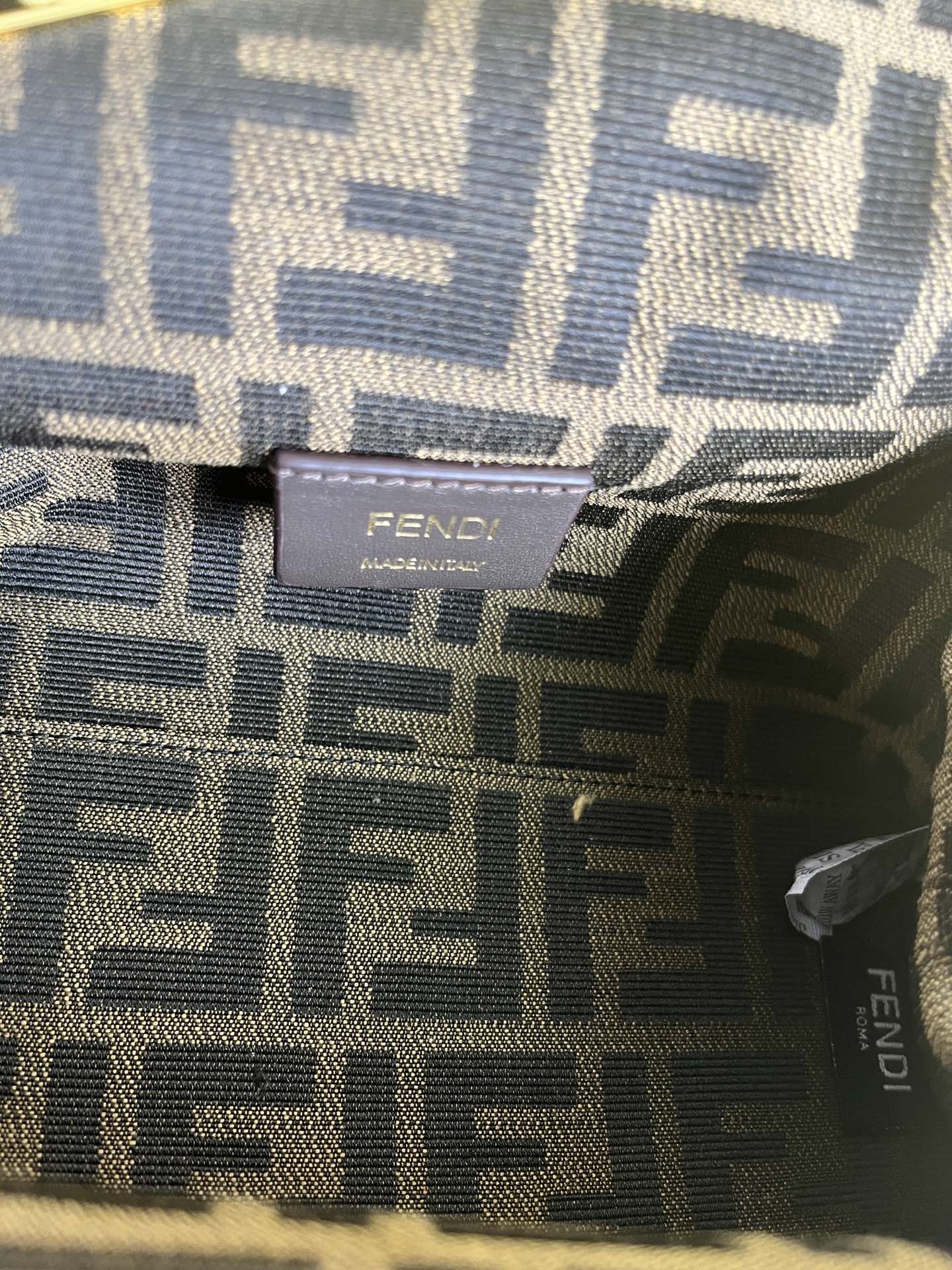 handbags FENDI 129 size:26*18*9.5cm - vstockx