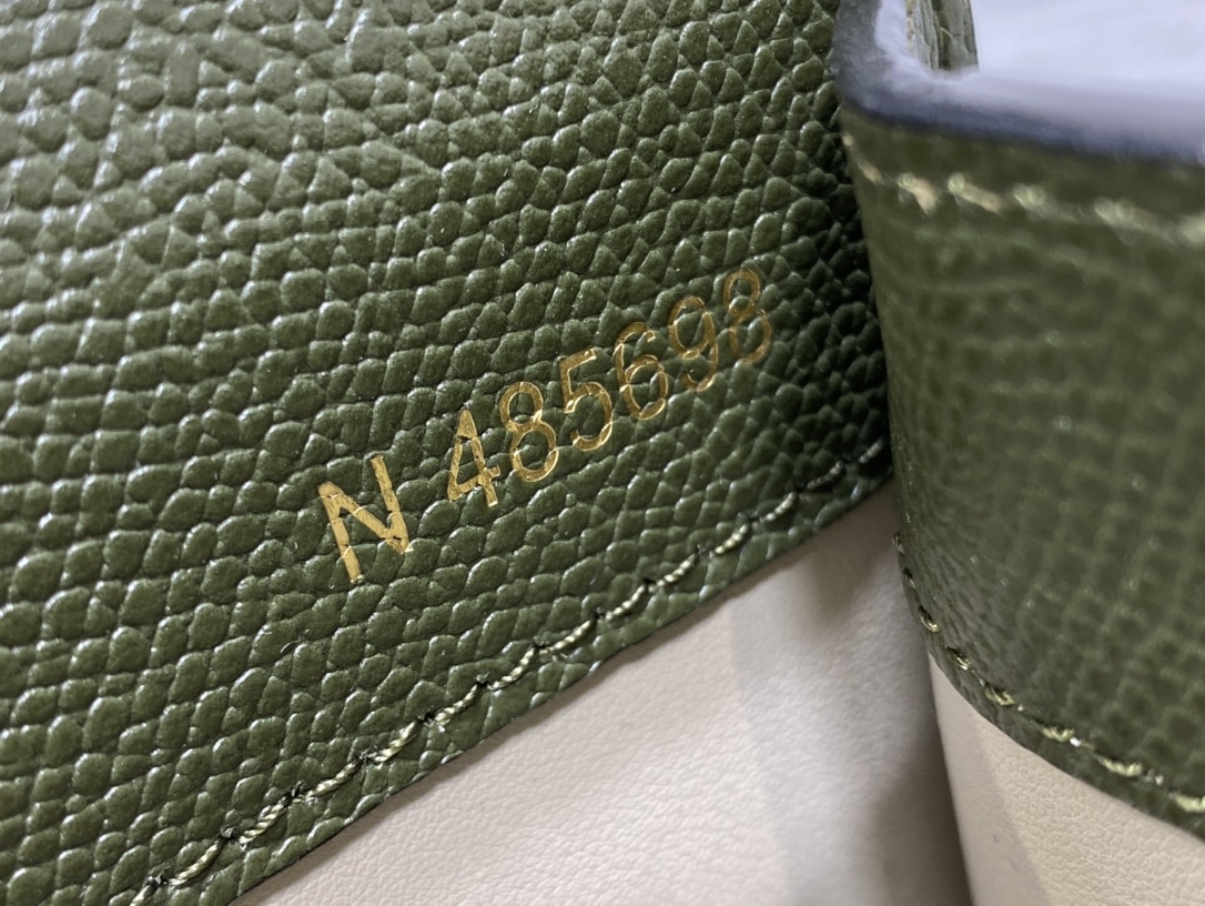 Handbag VALEXTRA size *'* - vstockx