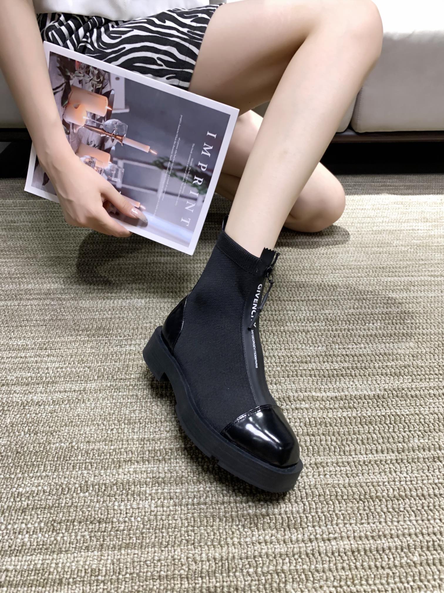 Givenchy Boots 20 - vstockx
