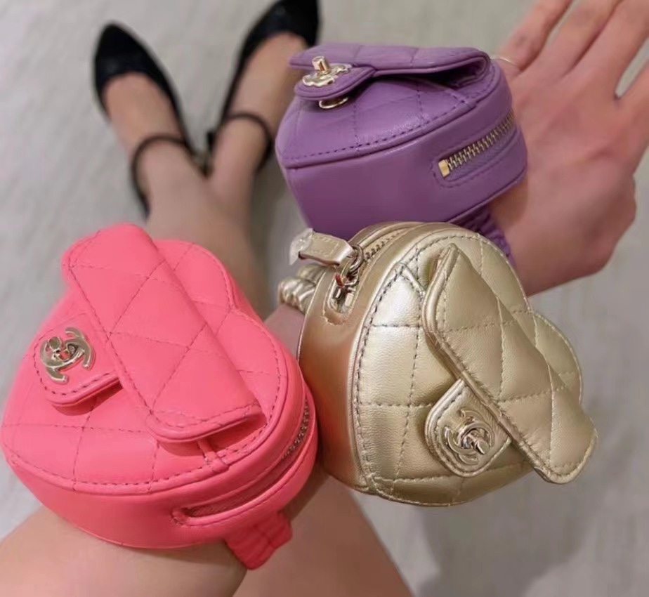 Handbag Chanel size 8*8.5*5.5* cm - vstockx