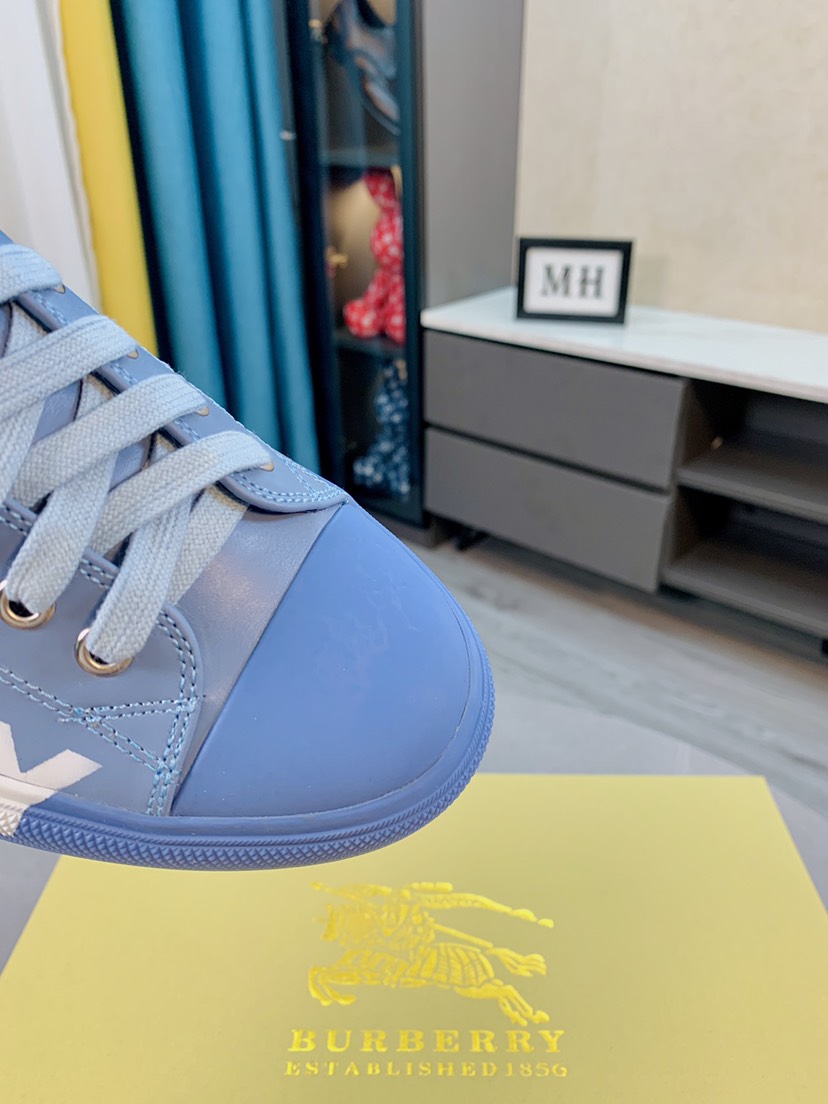 Burberry Perforated Check Sneaker 31 - vstockx