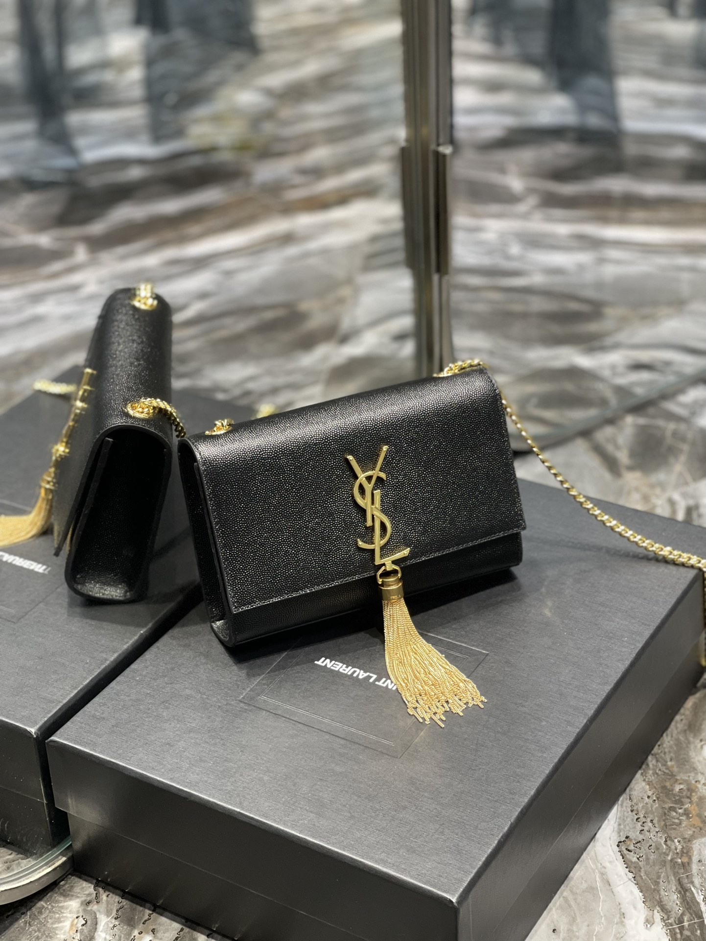 Handbags SAINT LAURENT 469390 size 20x13.5x5.5 cm - vstockx