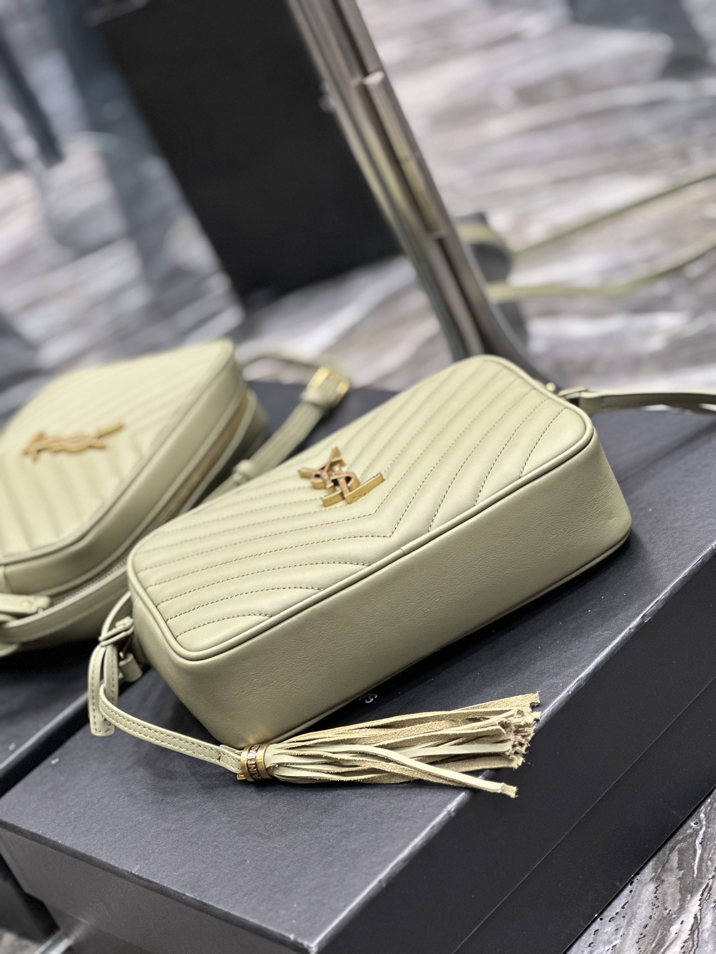 Handbags SAINT LAURENT 520534 size 23x16x6 cm - vstockx
