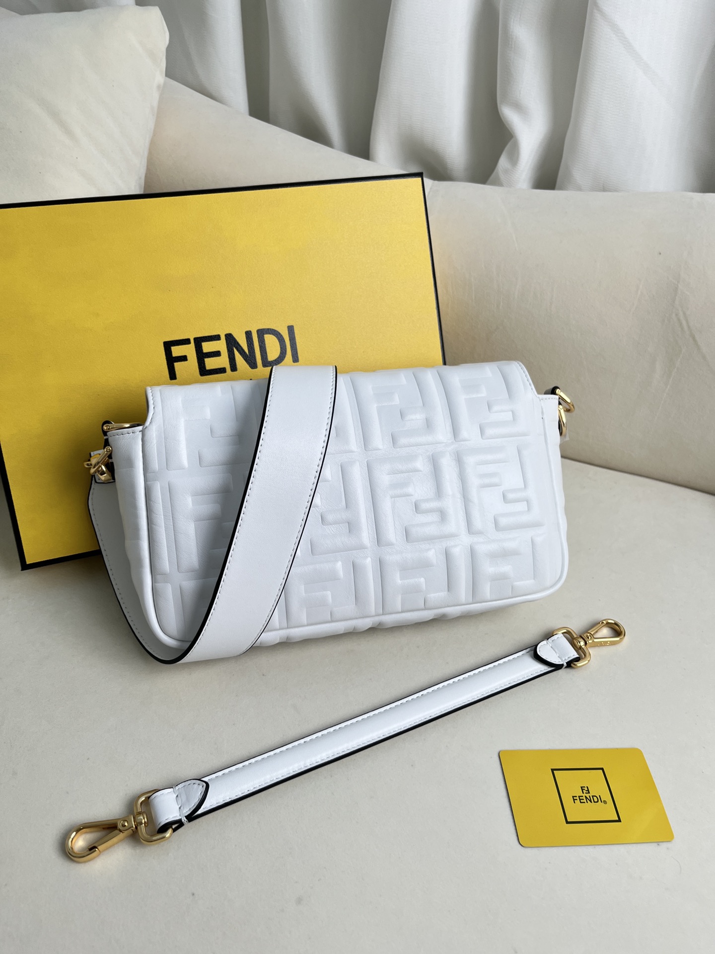 handbags FENDI 211 size:27*15*6cm - vstockx