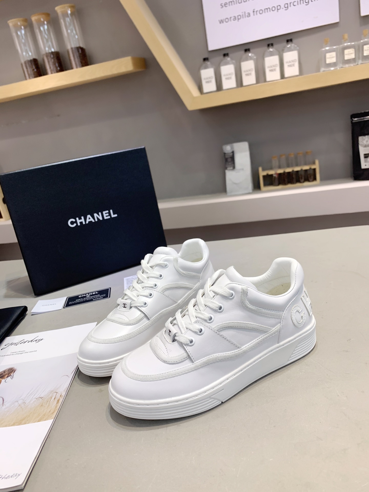Chanel Low Top Sneaker 56 - vstockx