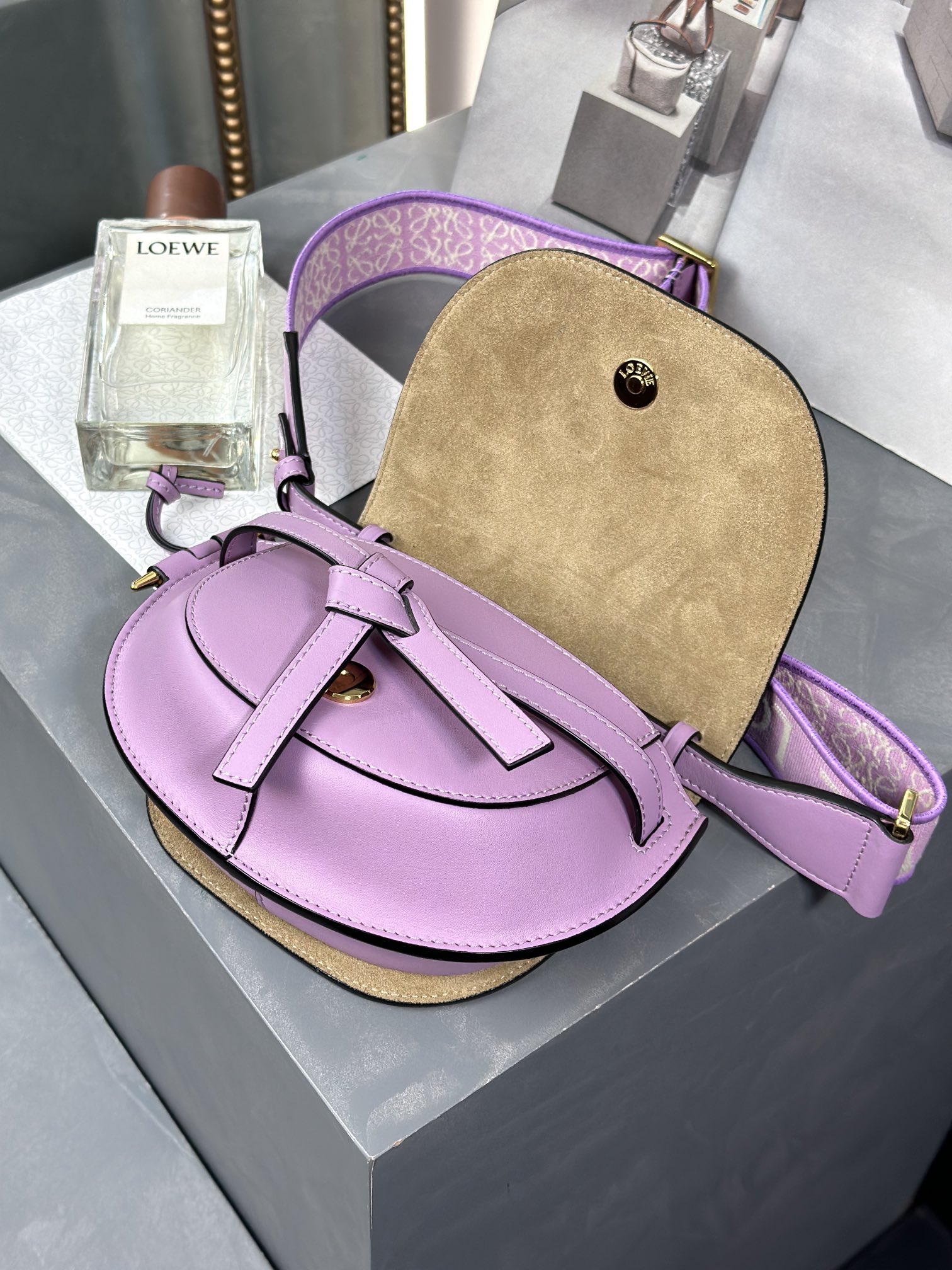 Handbags LOEWE   size:15*12.5*9cm - vstockx