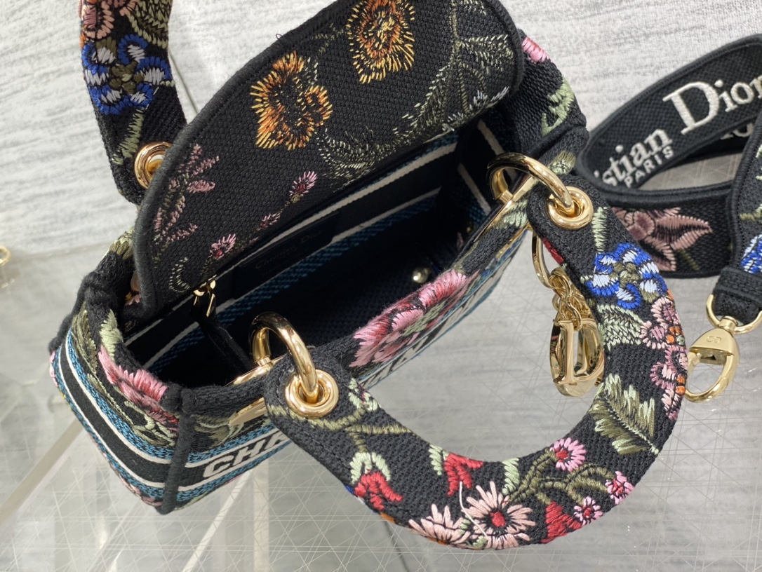 Handbag Dior size 17*7*15 cm - vstockx