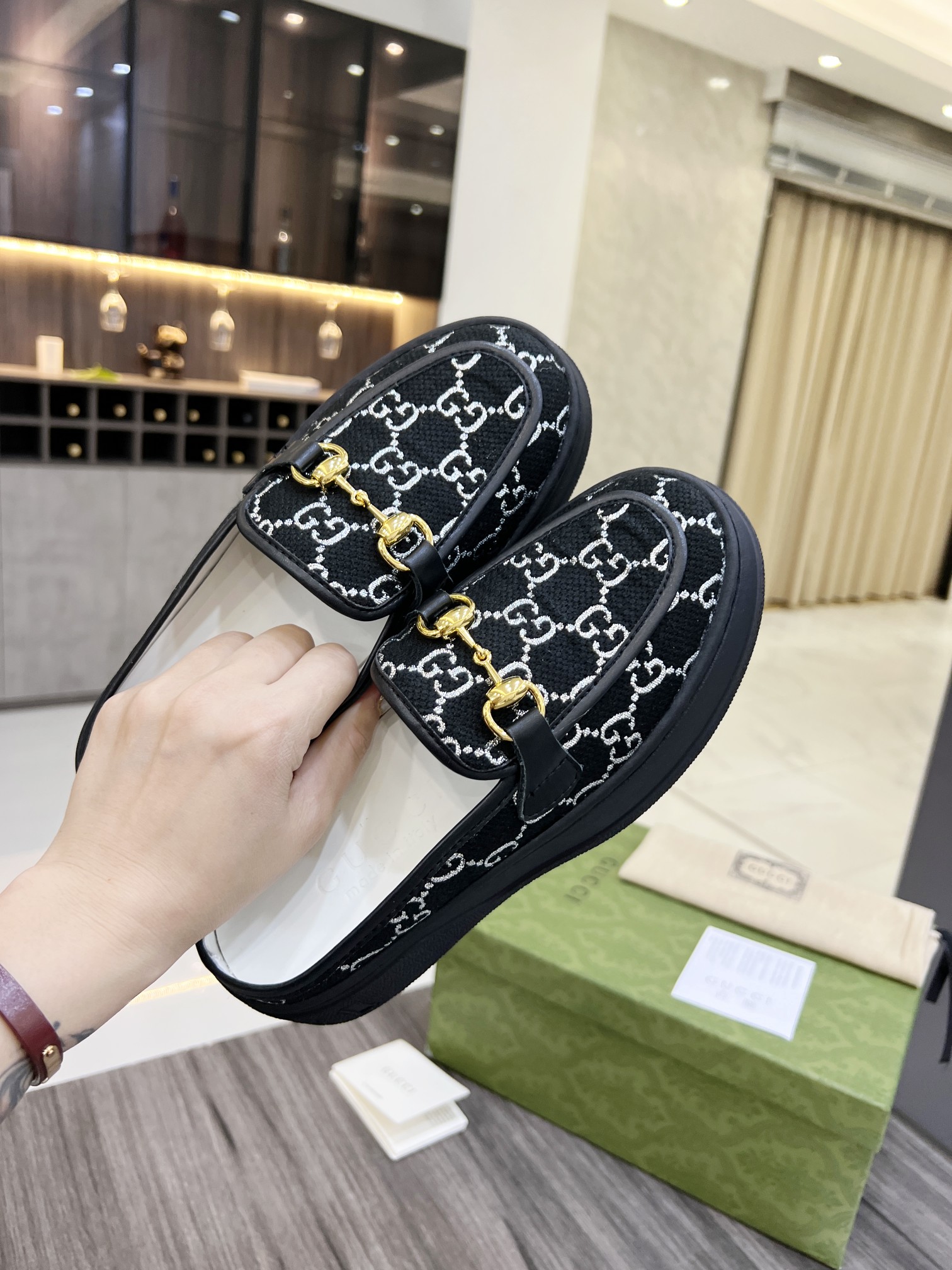 Gucci Women's WOMEN 6 - vstockx