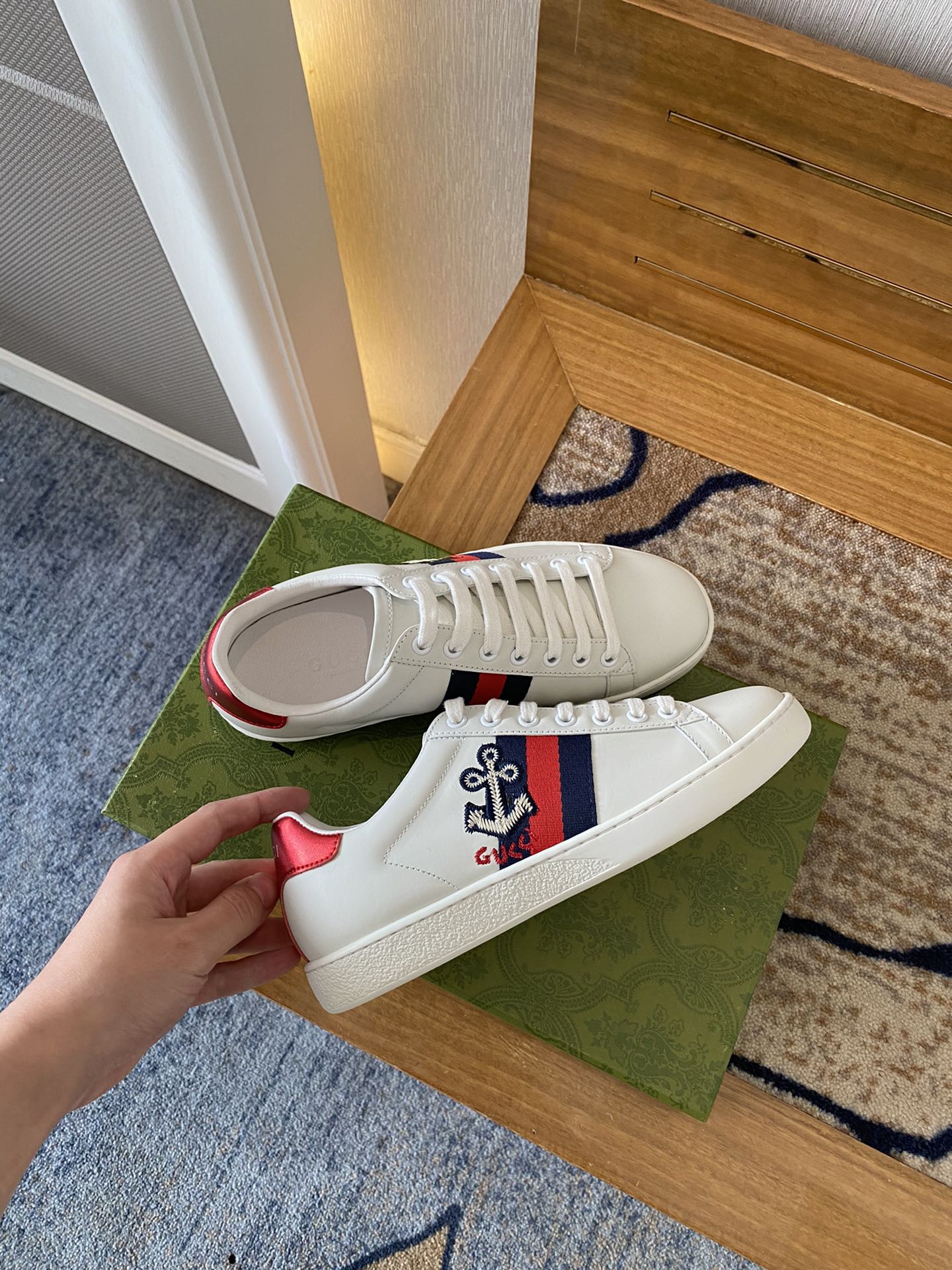 Gucci Women's Ace sneaker with bee sneaker 4 - vstockx