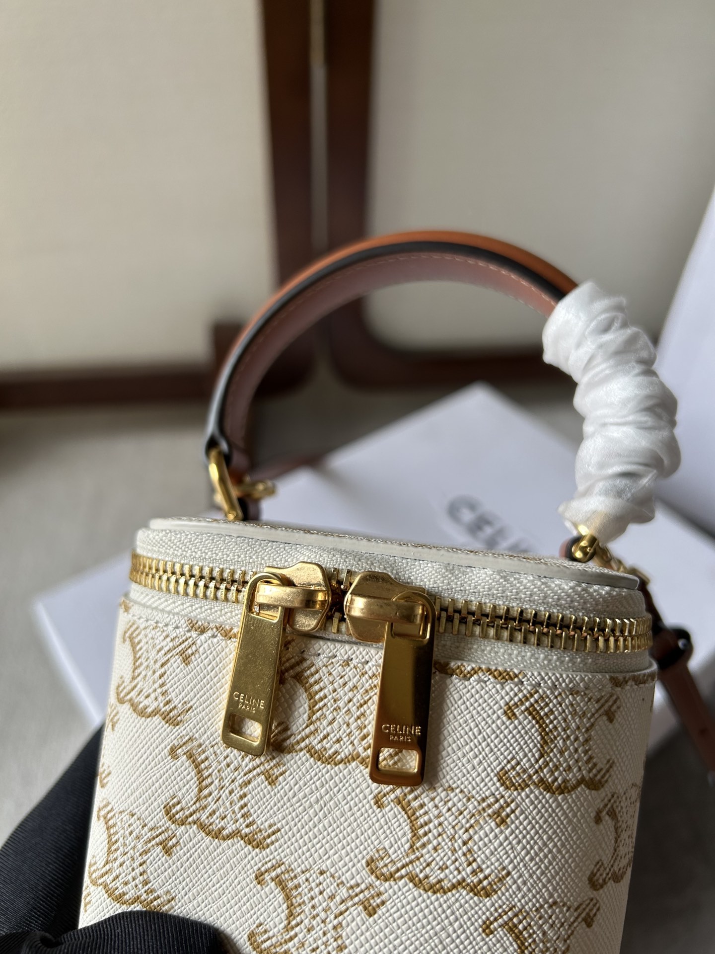 Handbags CELIN-E 110762 101762 size:9.5 X 8 X 9 - vstockx