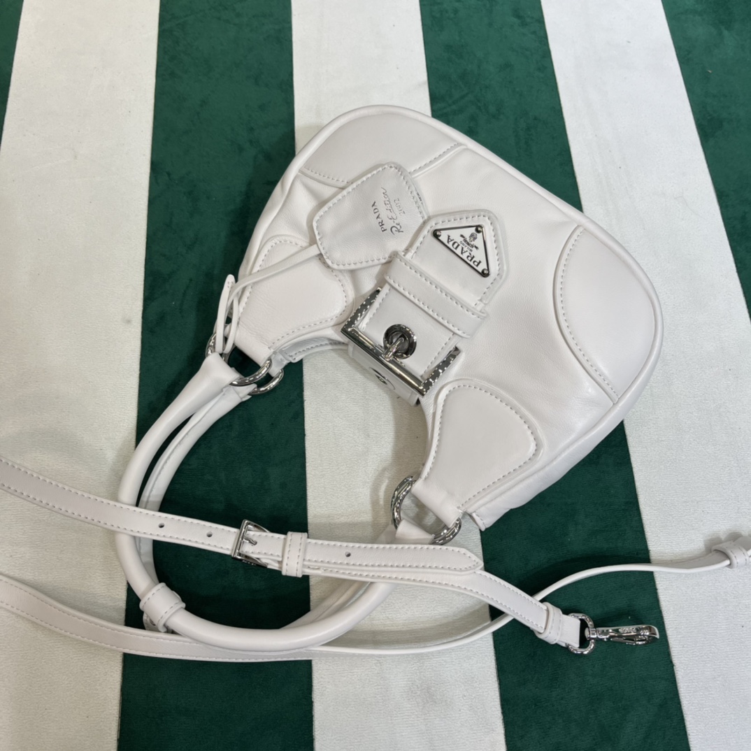 Handbags Prada PRADA PASSAVELA 1BA381 size:23x16x9 cm - vstockx