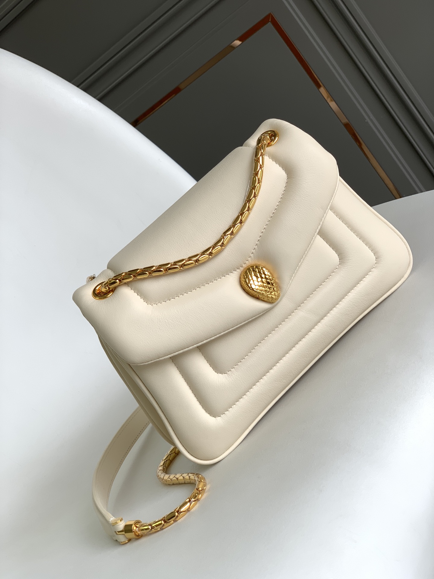 Handbags Bvlgari SERPENTI REVERSE size:22.5*15*7 cm - vstockx